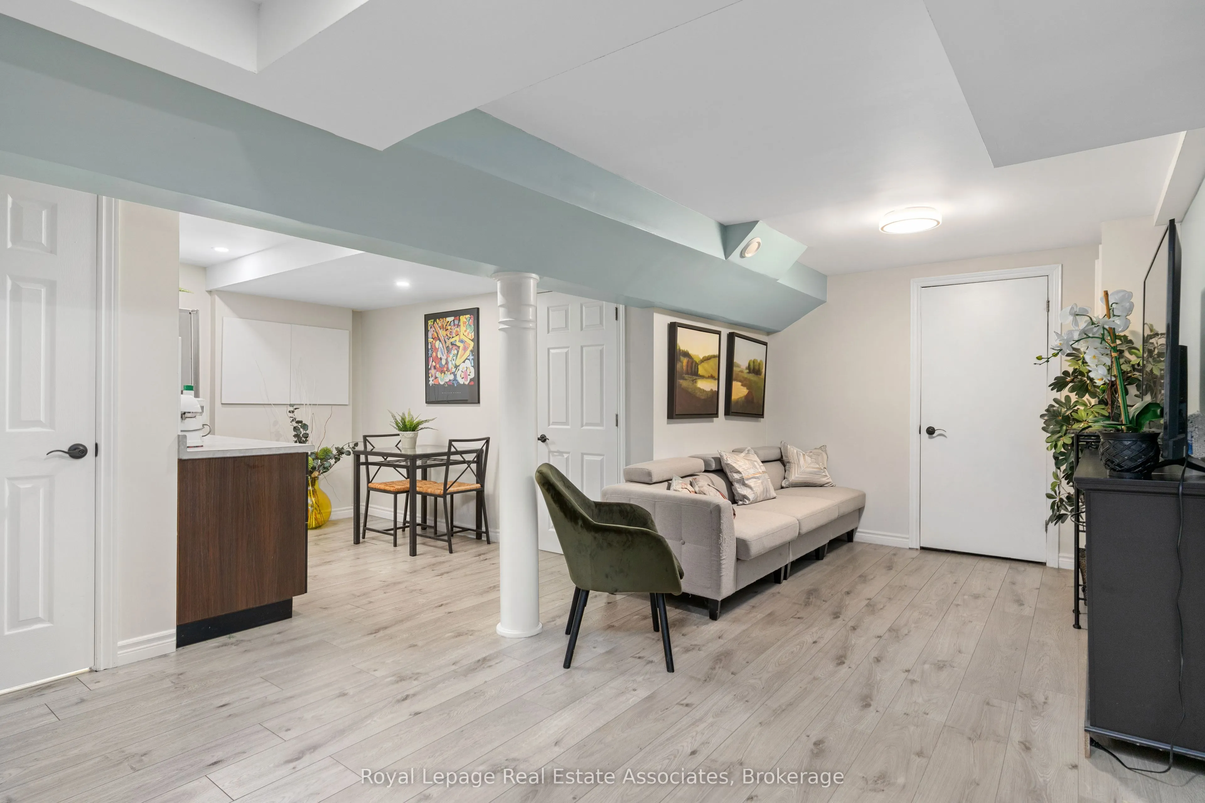 537 MATHEWMAN Crescent