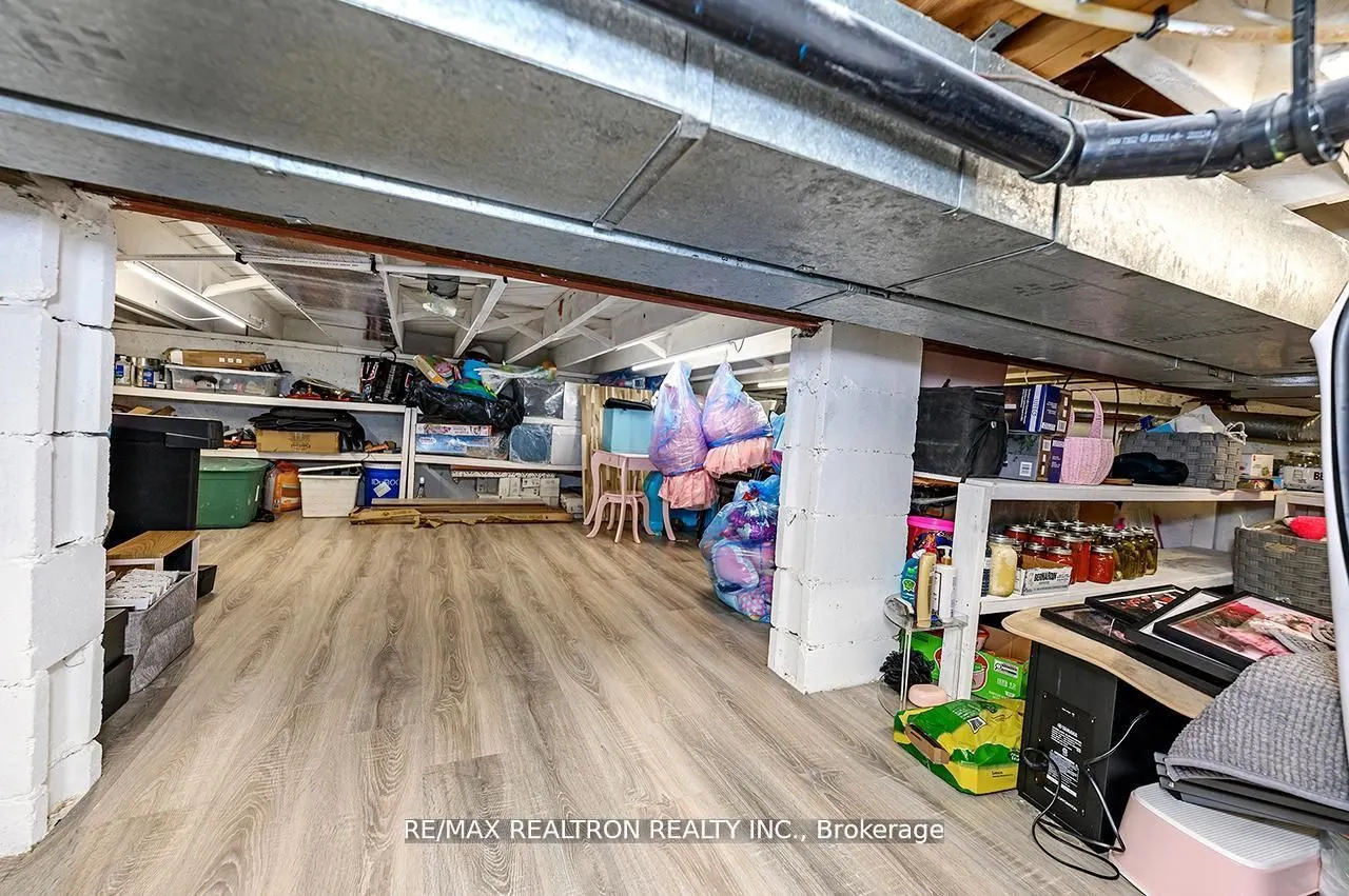 174 Mountainview Road S