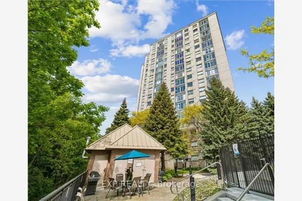 200 Burnhamthorpe Road E