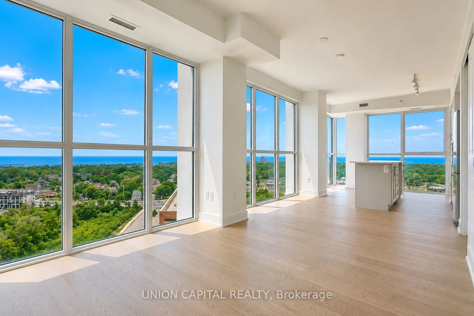 1063 Douglas McCurdy Common #1104