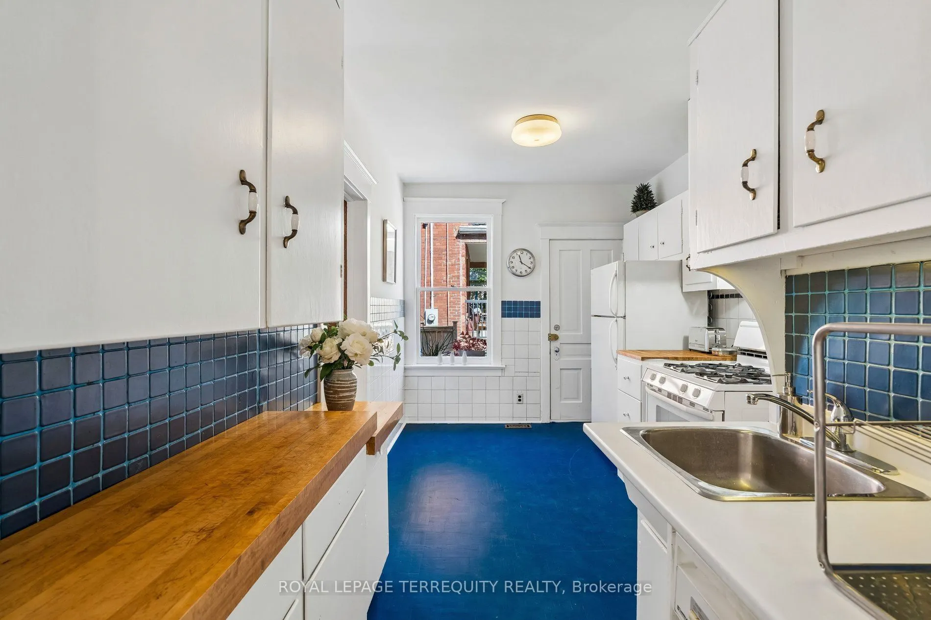 2 Wright Avenue