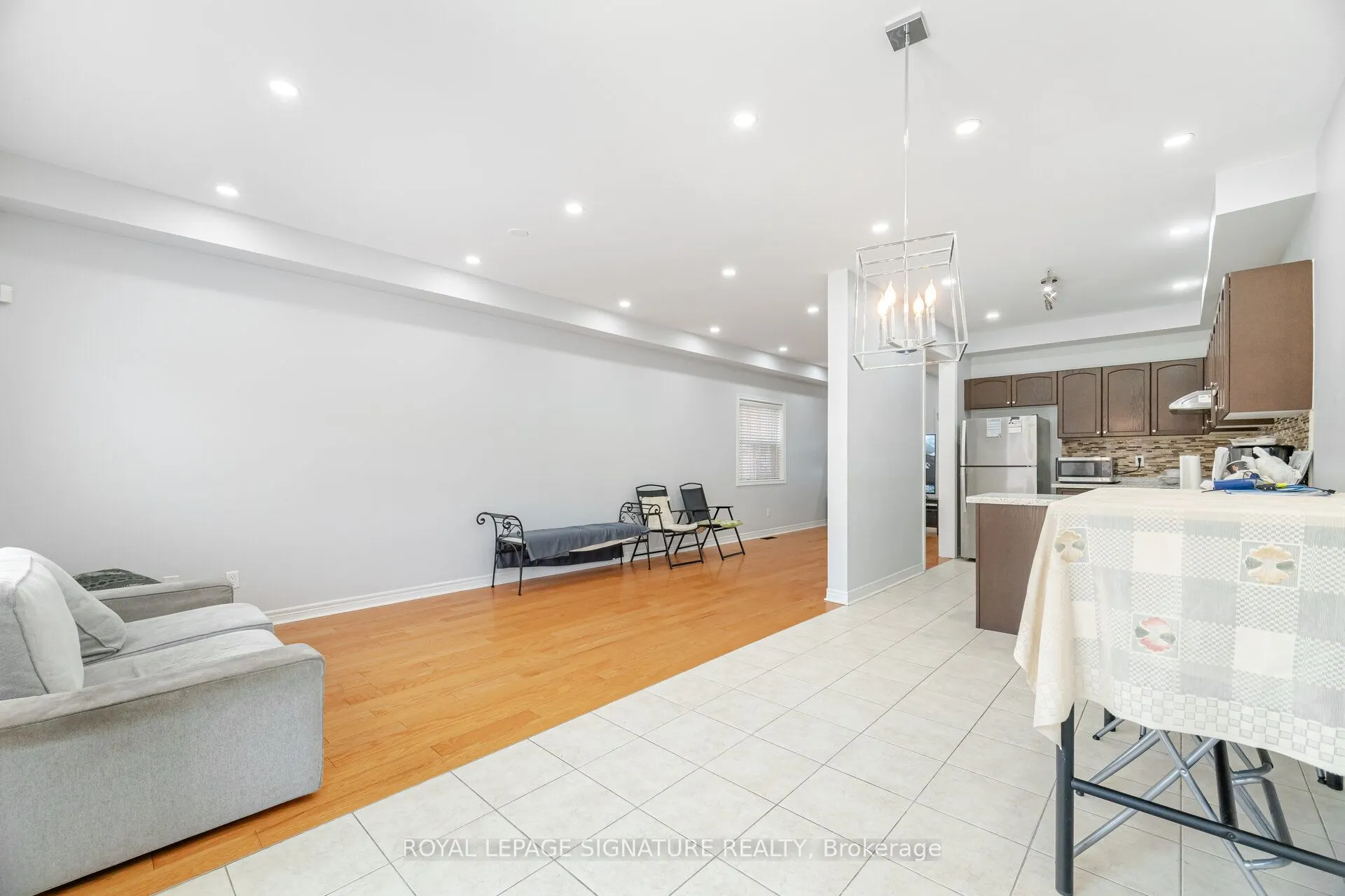 443 Comiskey Crescent