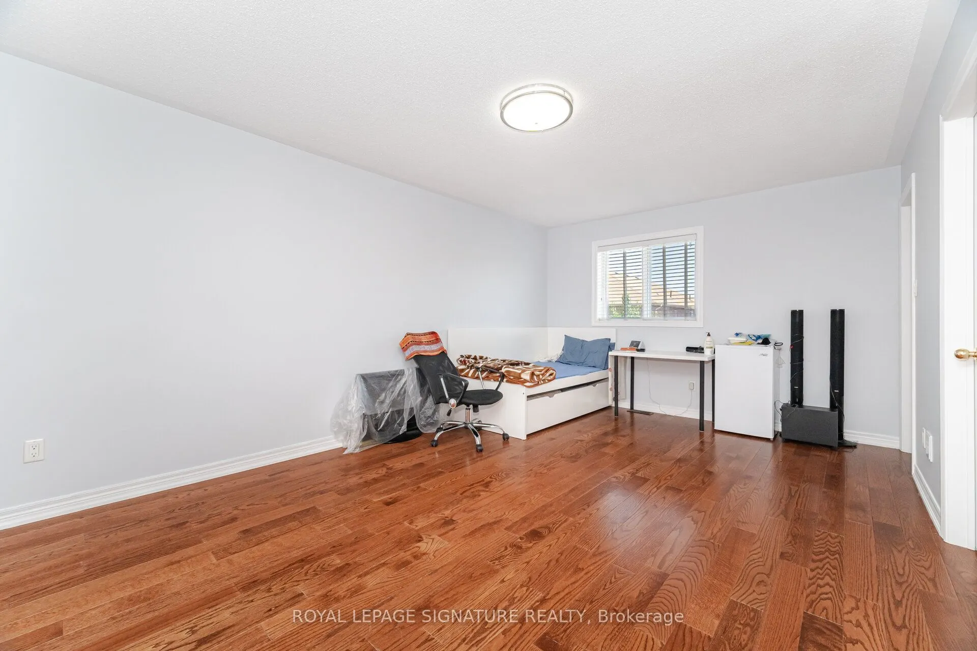 443 Comiskey Crescent