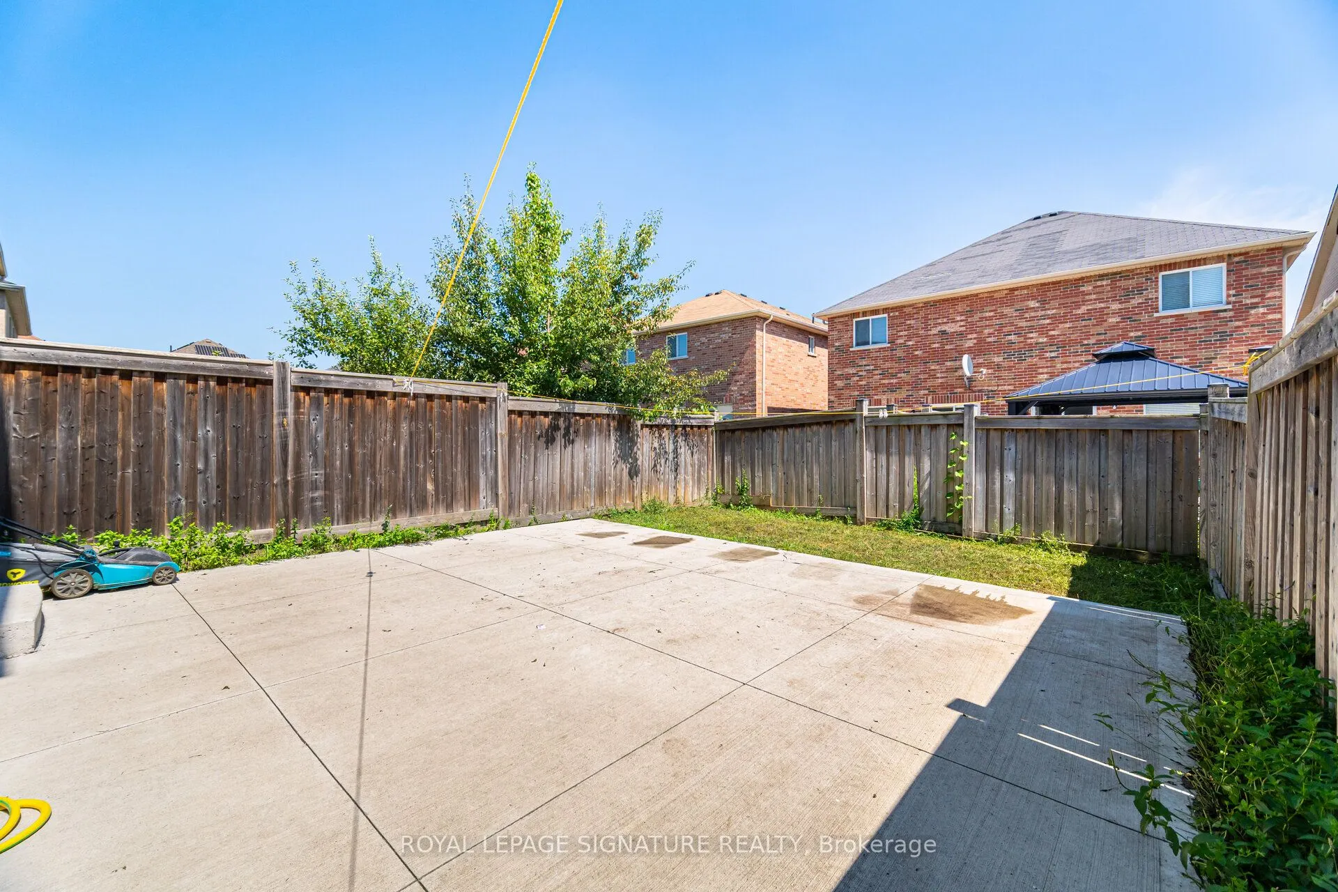 443 Comiskey Crescent