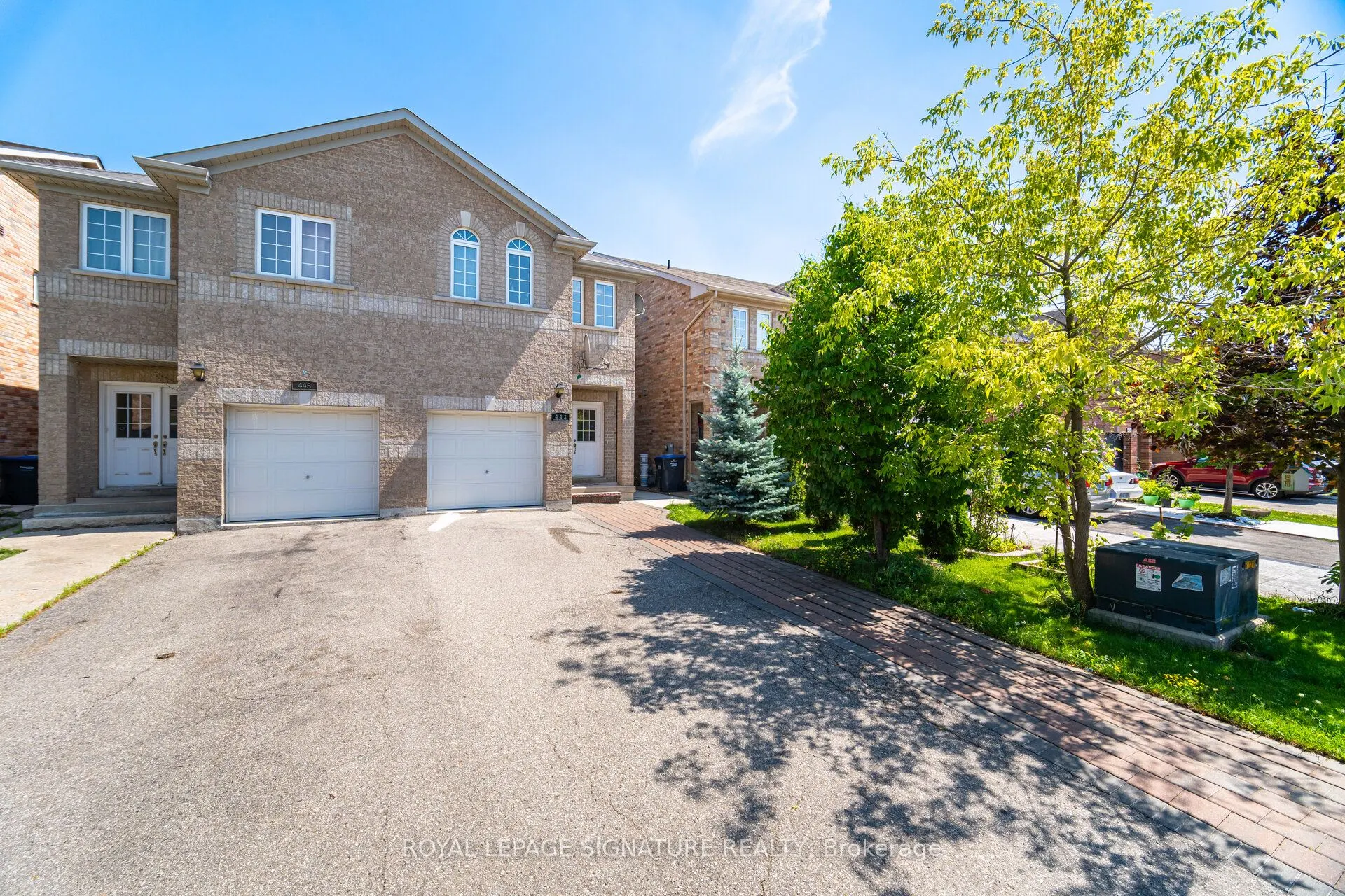 443 Comiskey Crescent