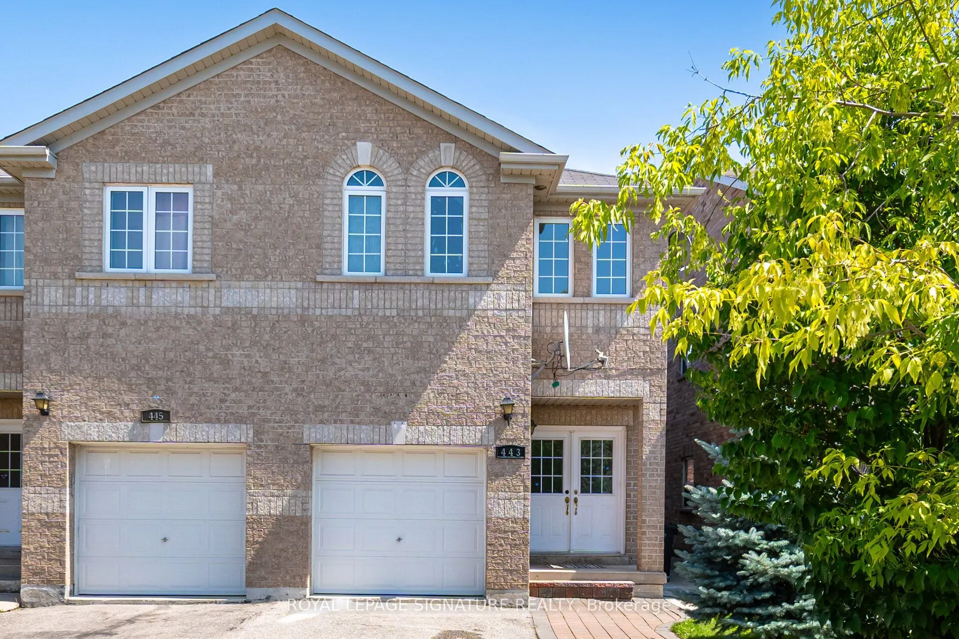 443 Comiskey Crescent