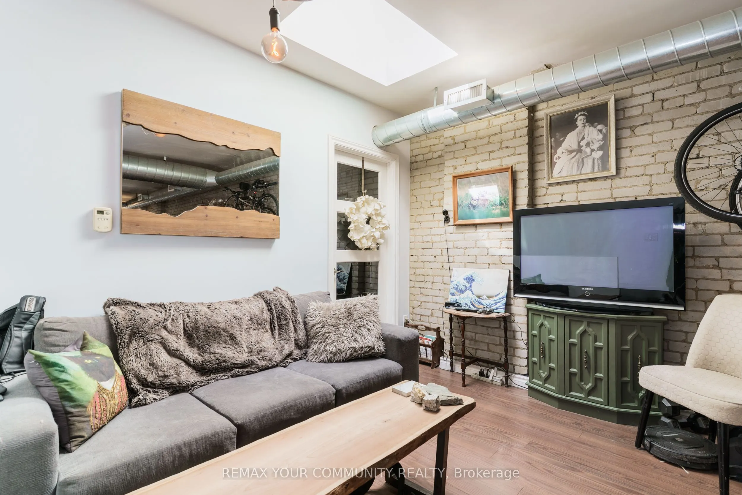 359 Roncesvalles Avenue