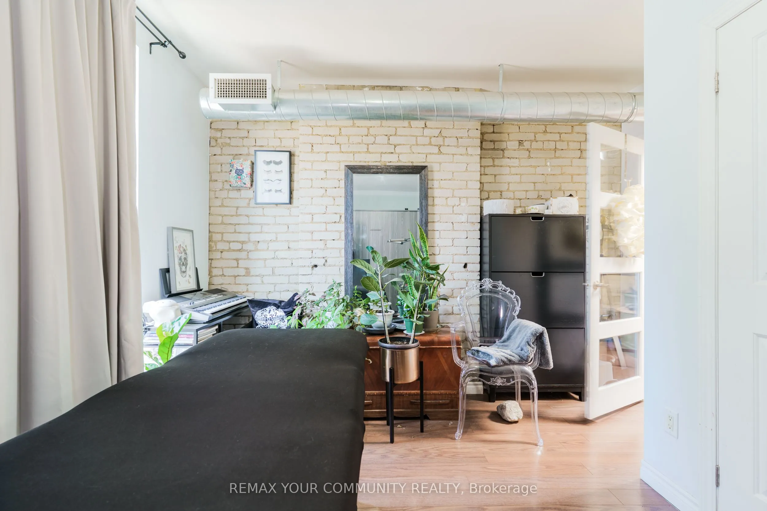 359 Roncesvalles Avenue