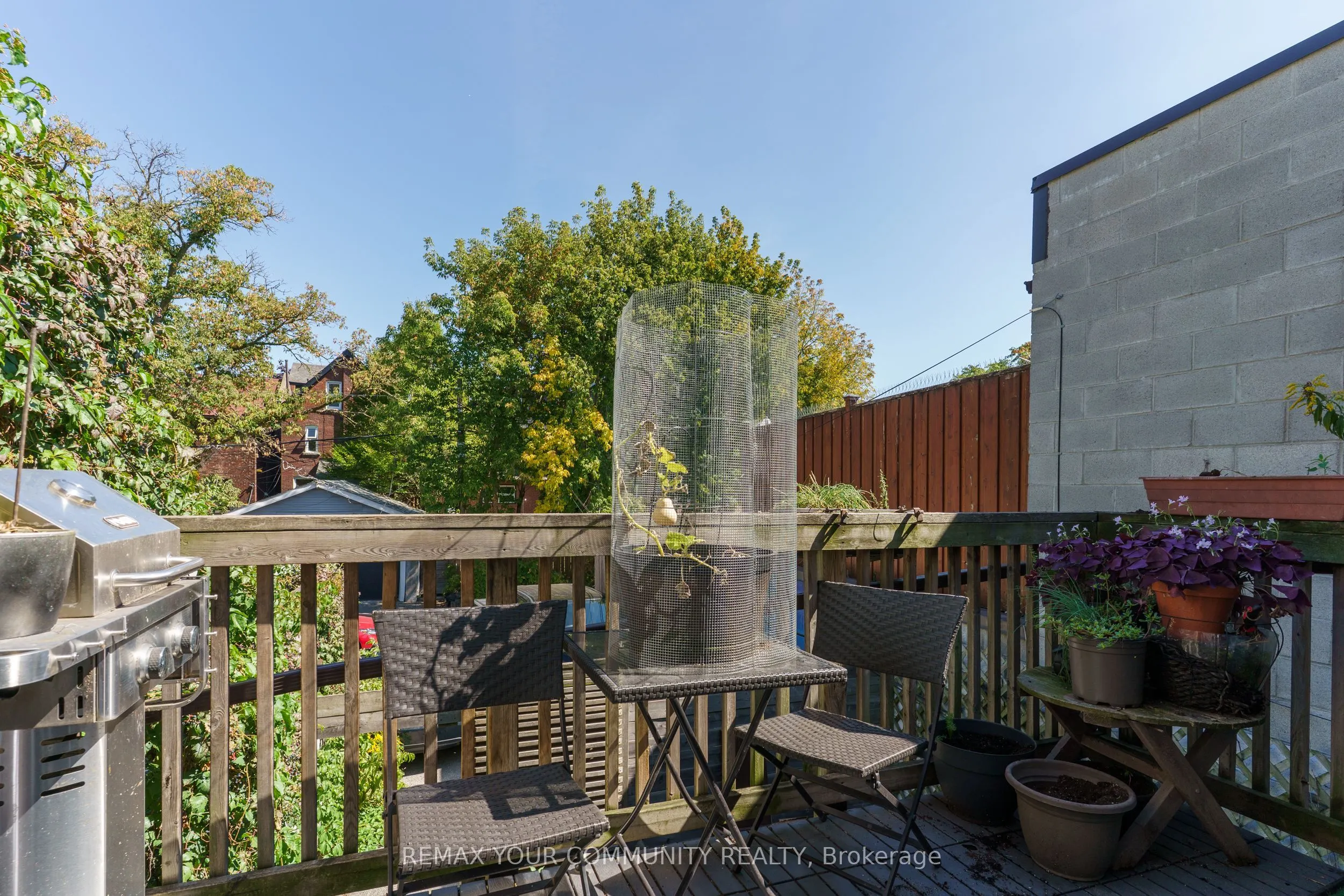 359 Roncesvalles Avenue