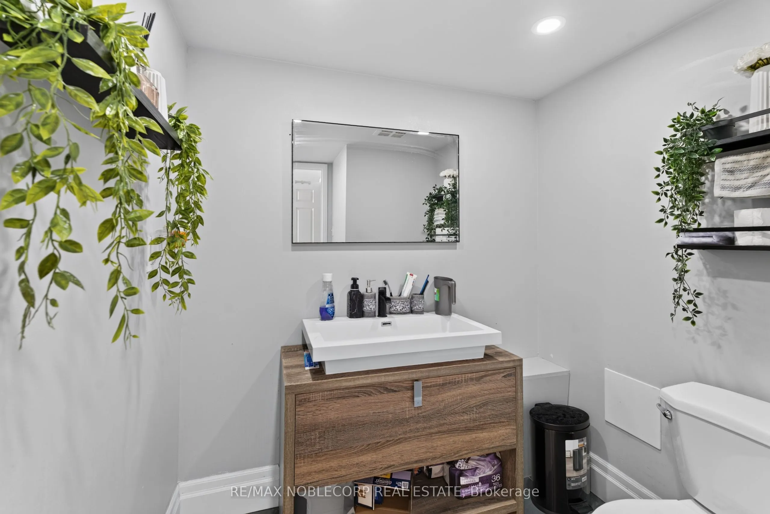 22 Hanover Road #1603