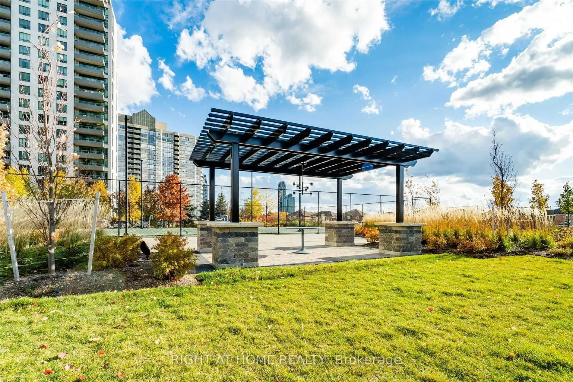 349 Rathburn Road W #512