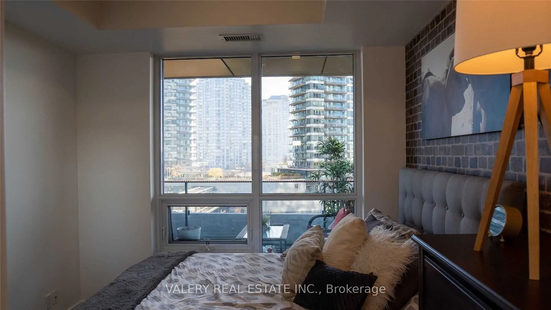 2220 Lake Shore Boulevard W #713