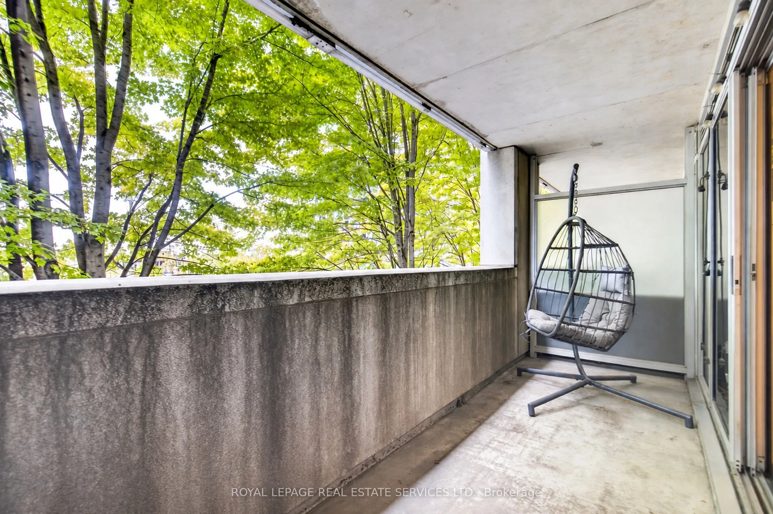 1040 The Queensway #215