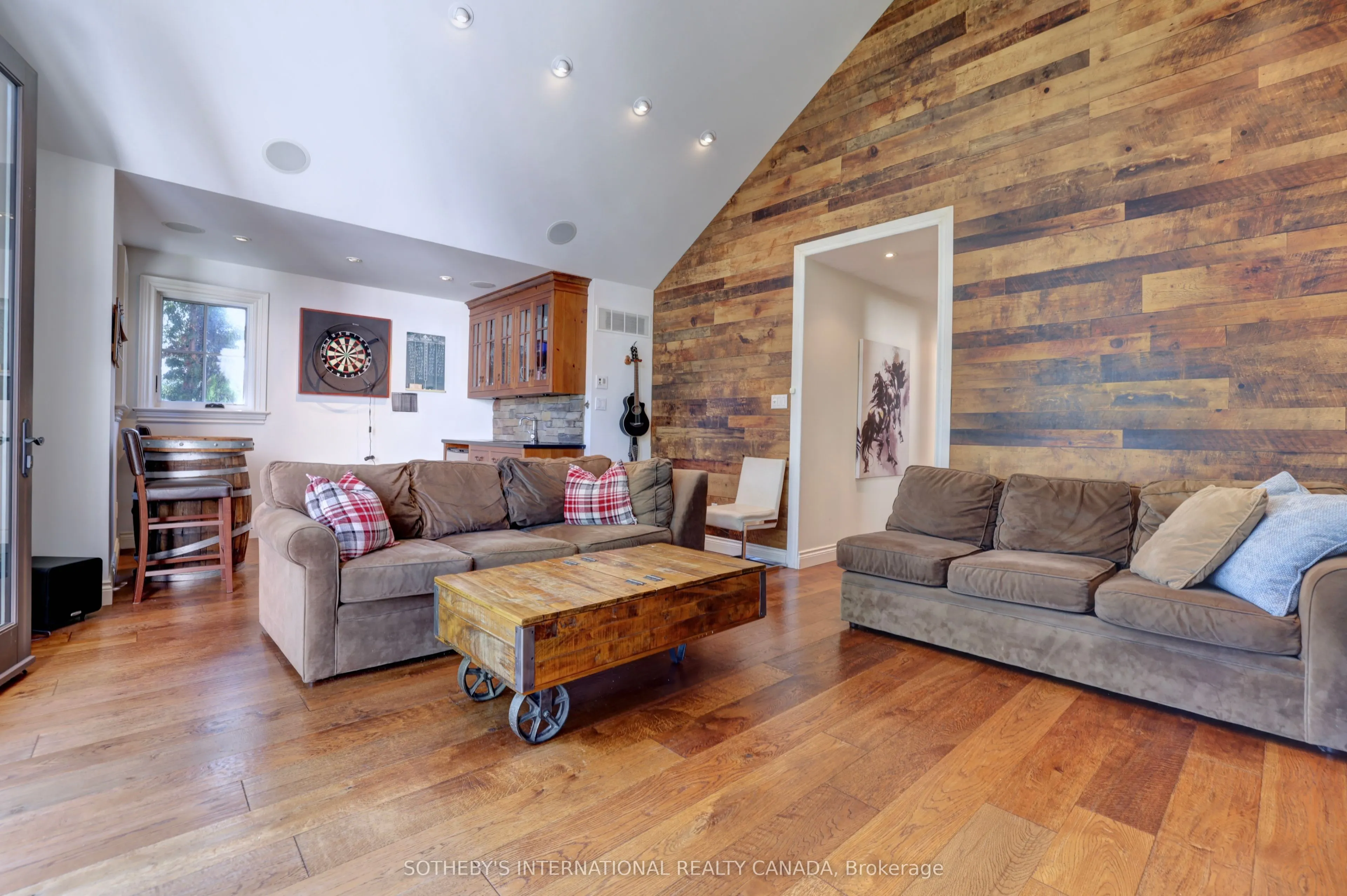 31 Maple Avenue N