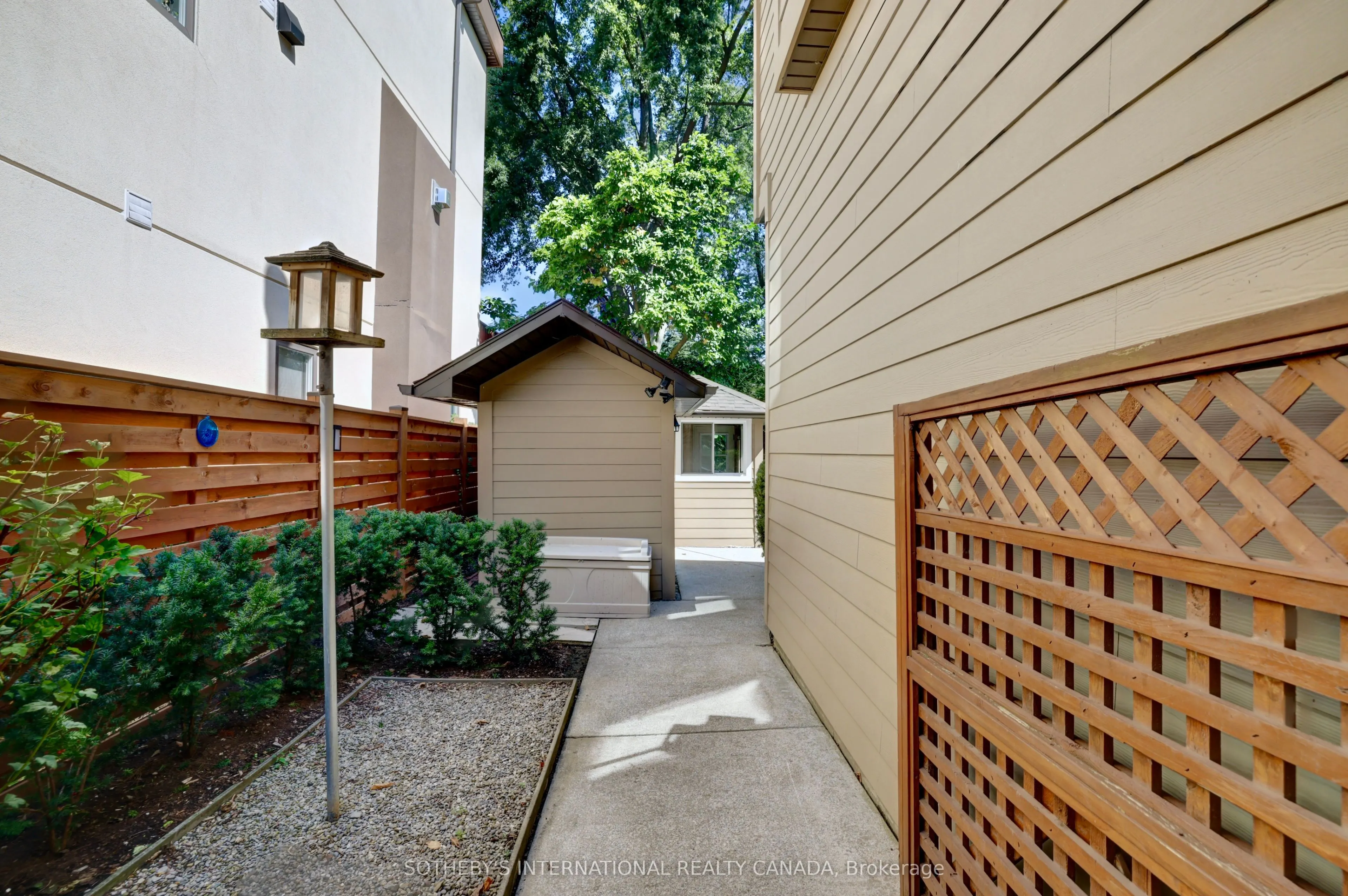 31 Maple Avenue N