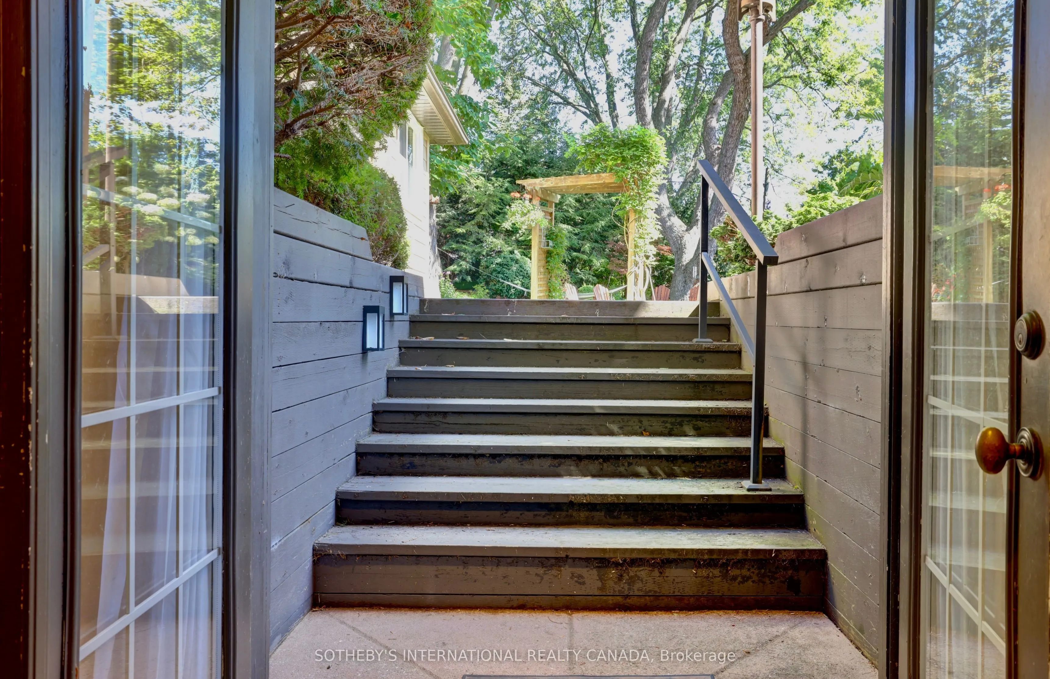 31 Maple Avenue N