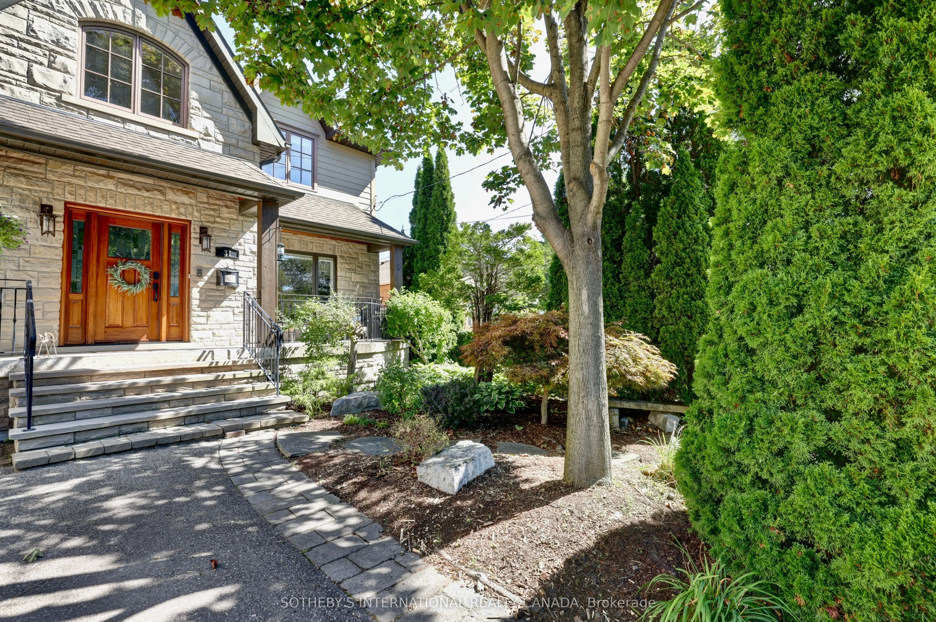31 Maple Avenue N