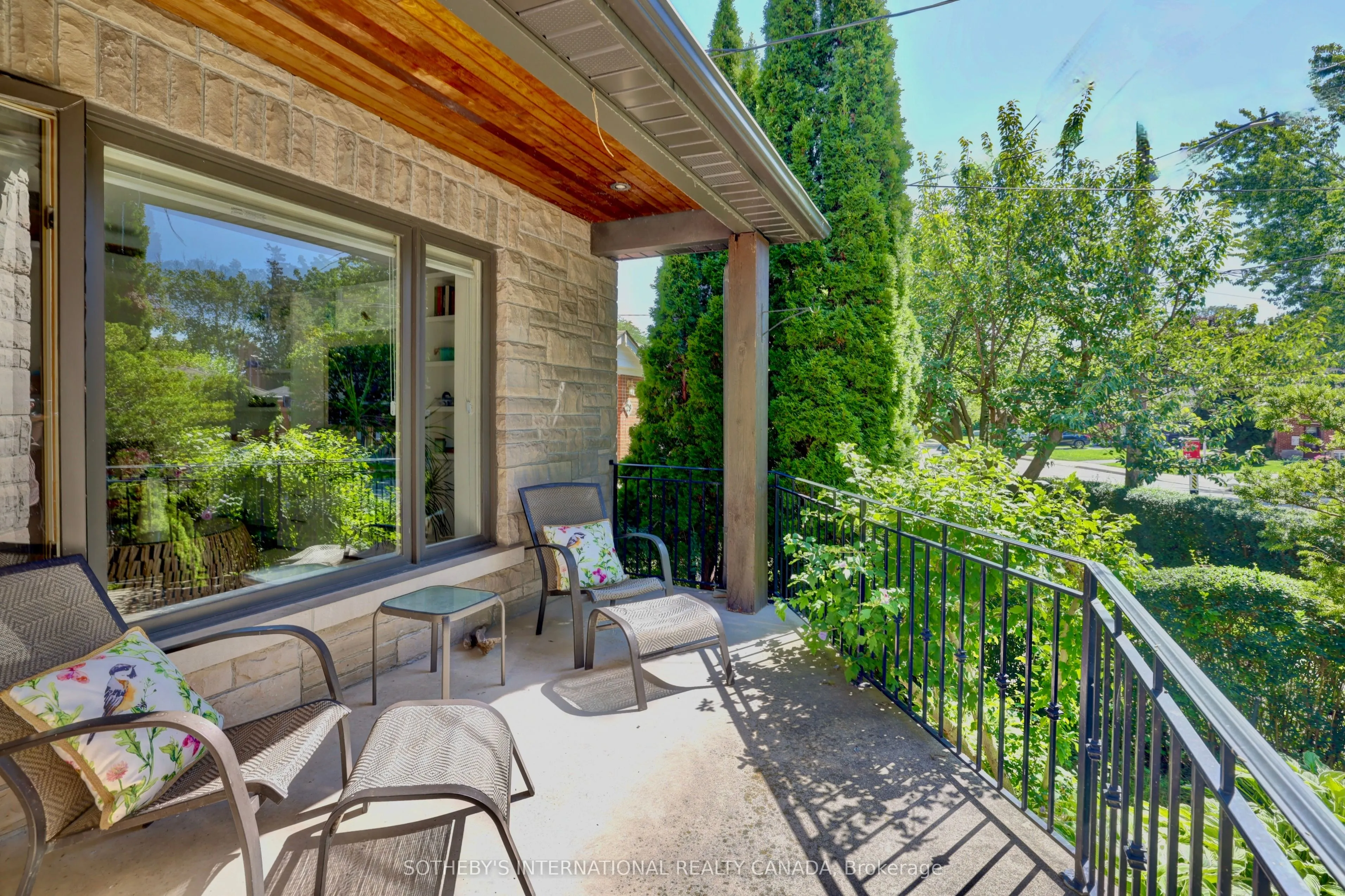 31 Maple Avenue N