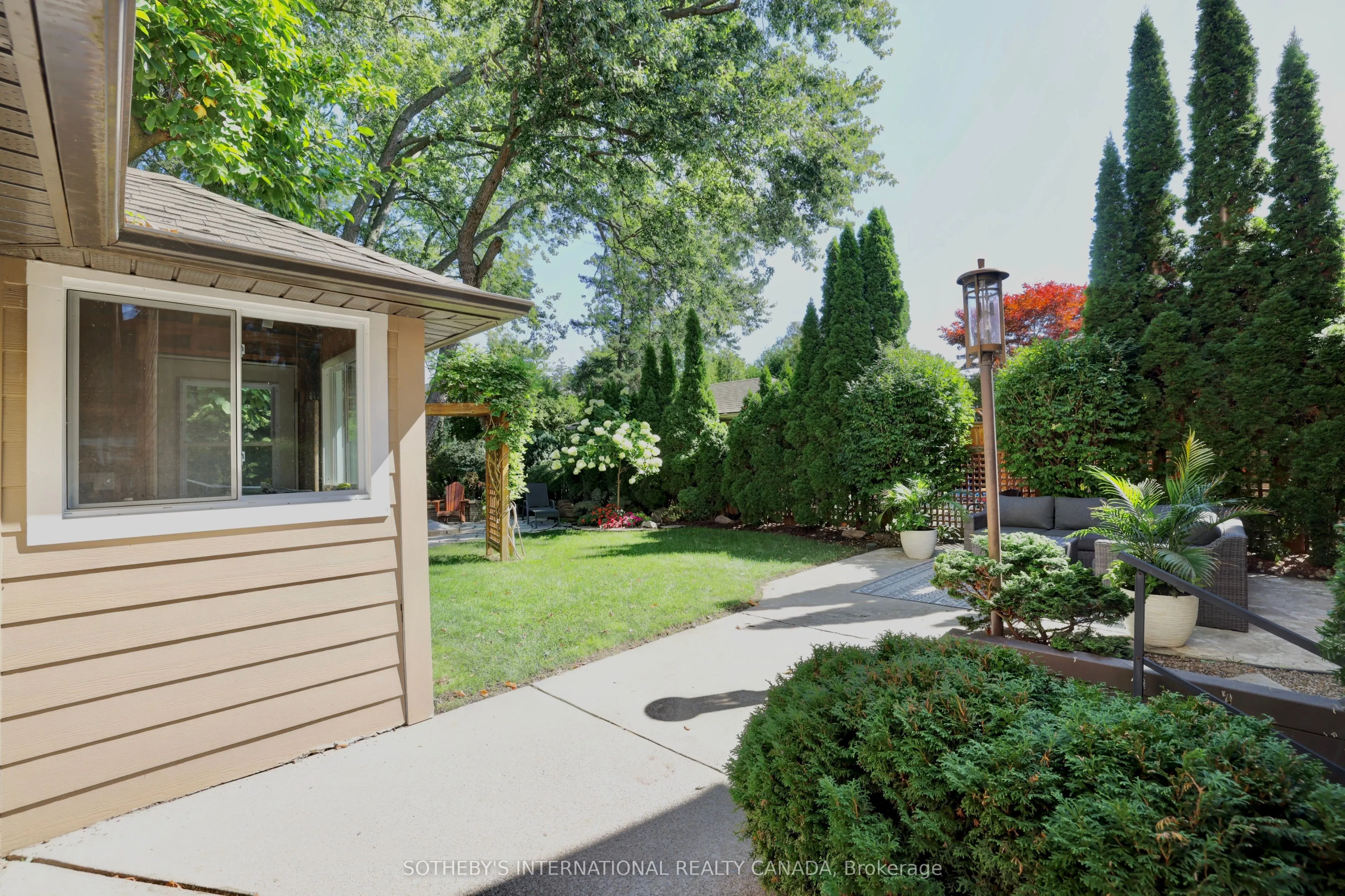 31 Maple Avenue N