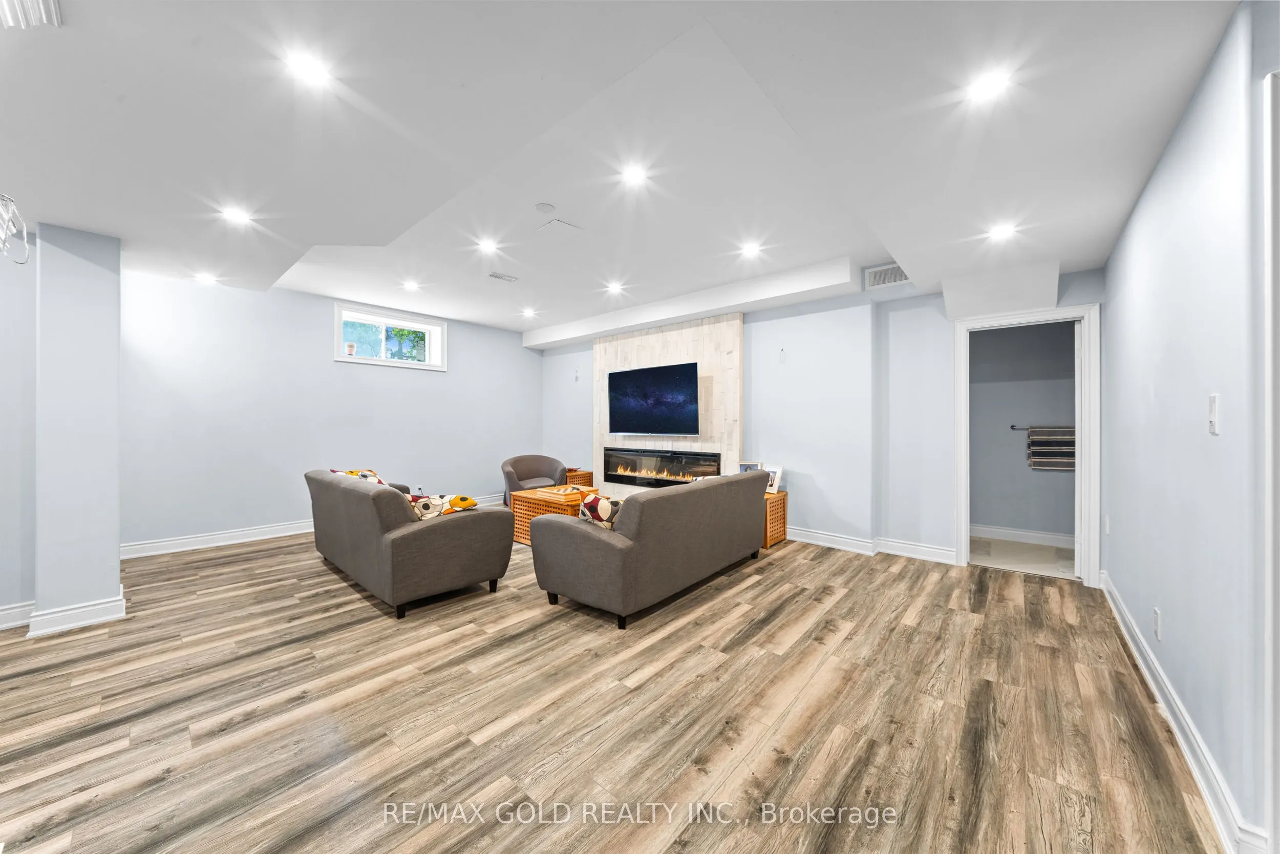 6 Pasadena Avenue