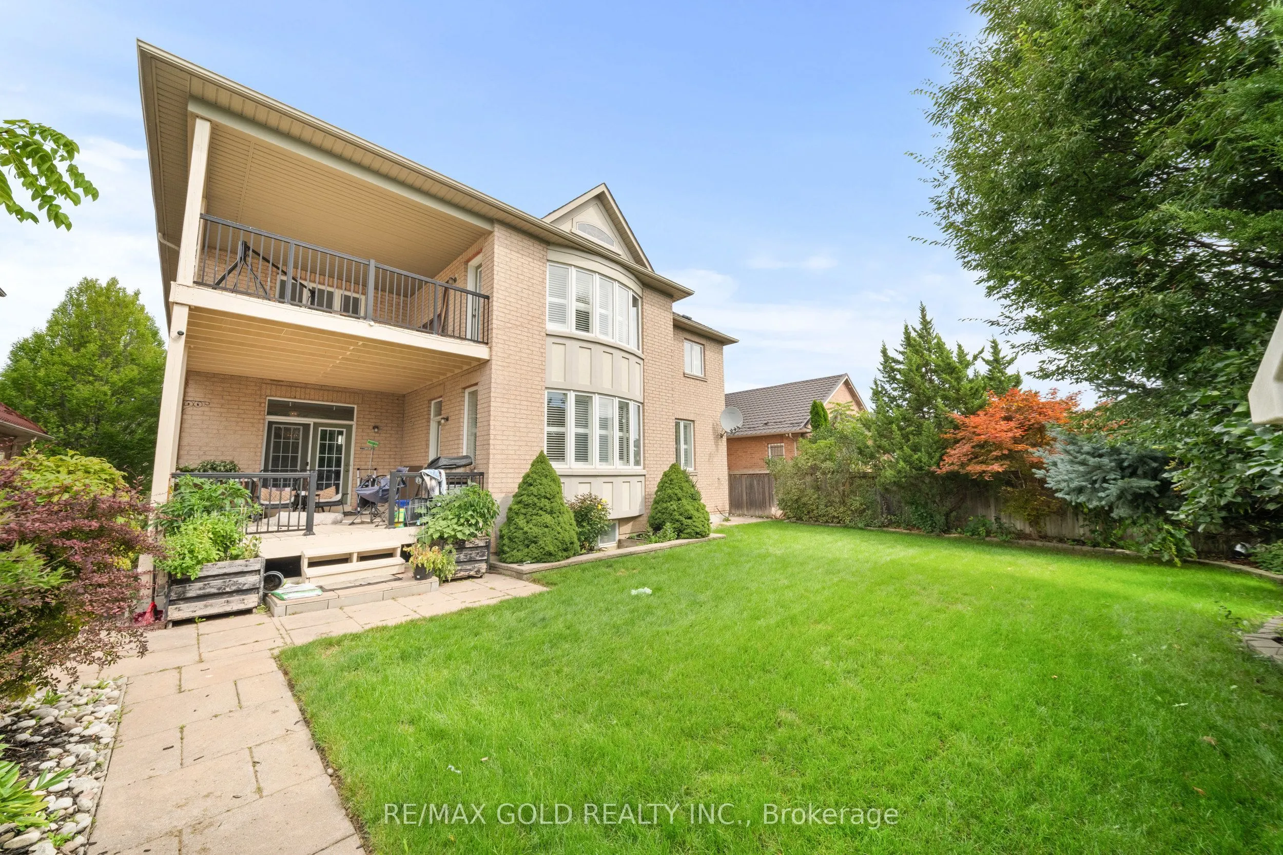 6 Pasadena Avenue
