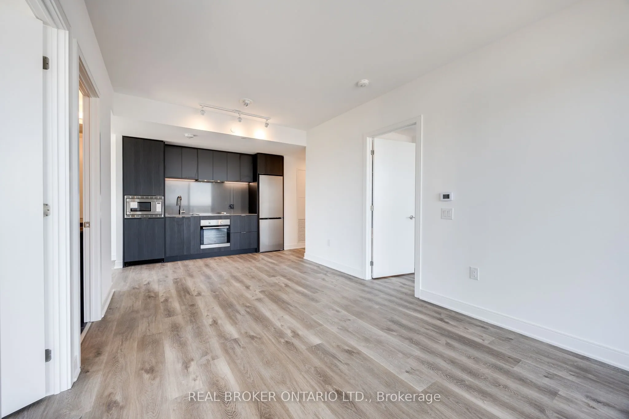 86 Dundas Street E #1602