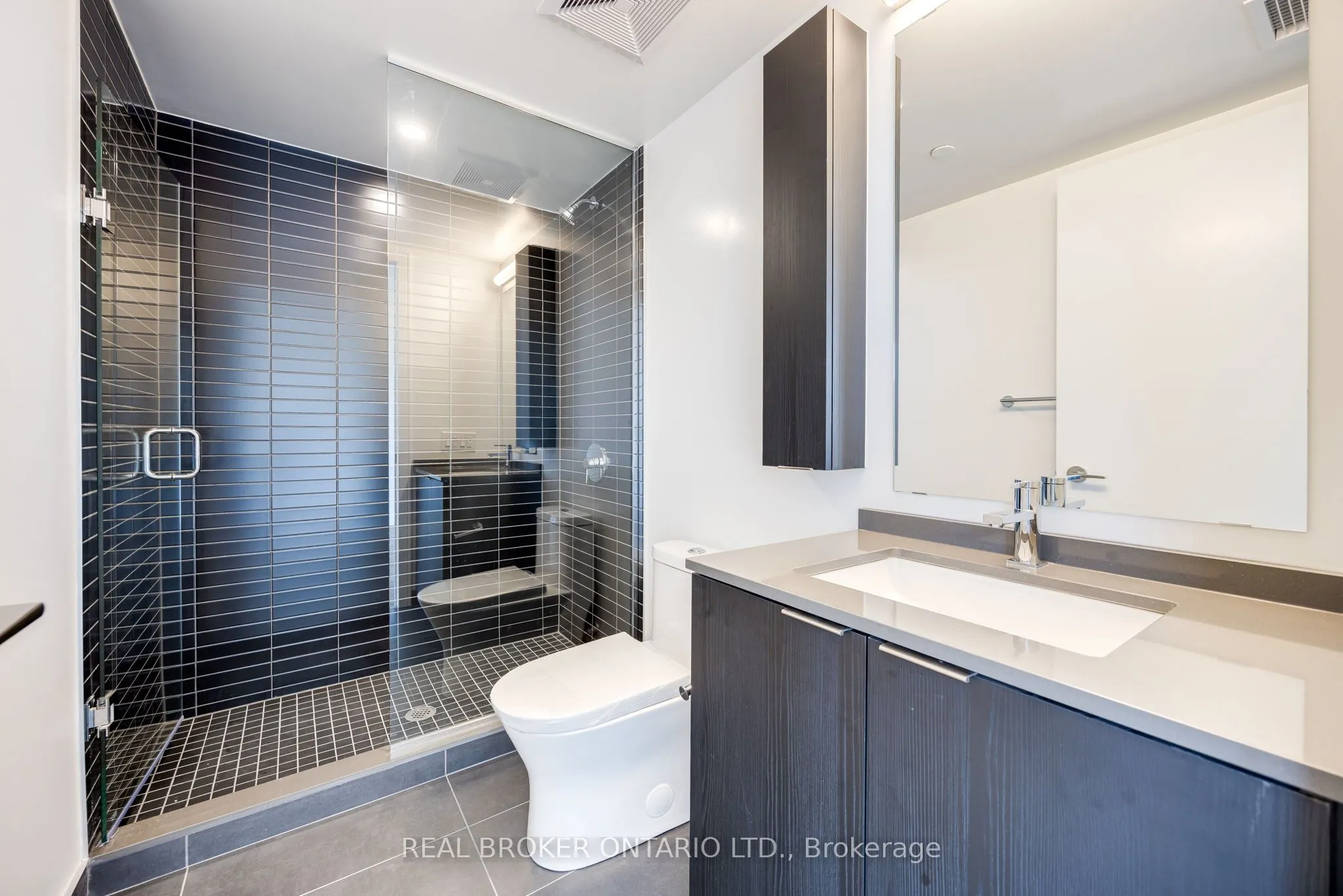 86 Dundas Street E #1602