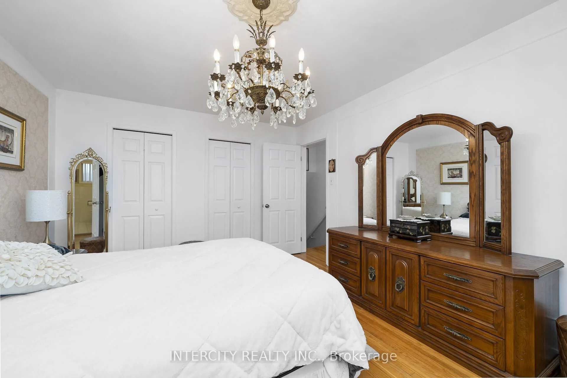 7279 Vernor Drive