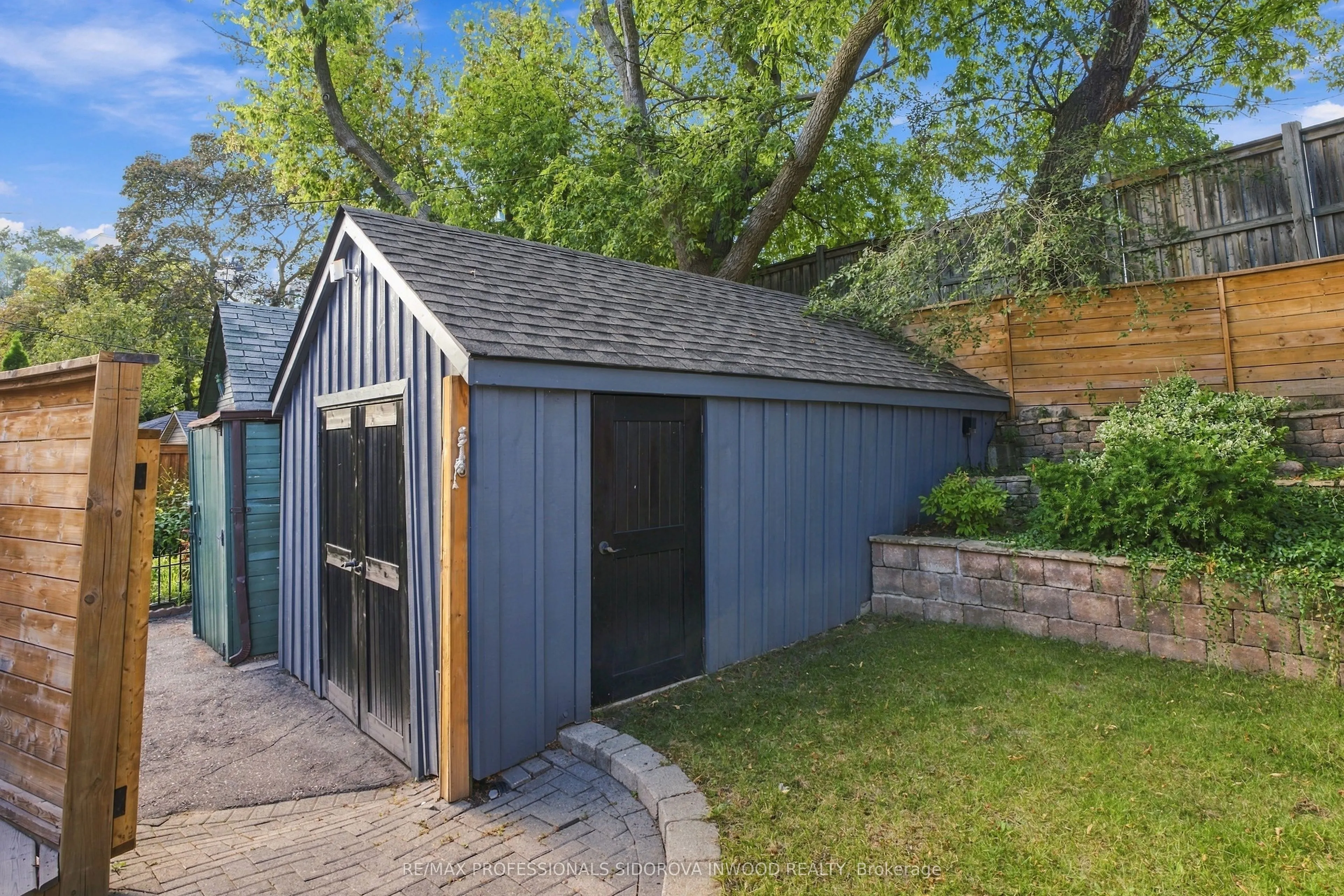 26 Larkin Avenue