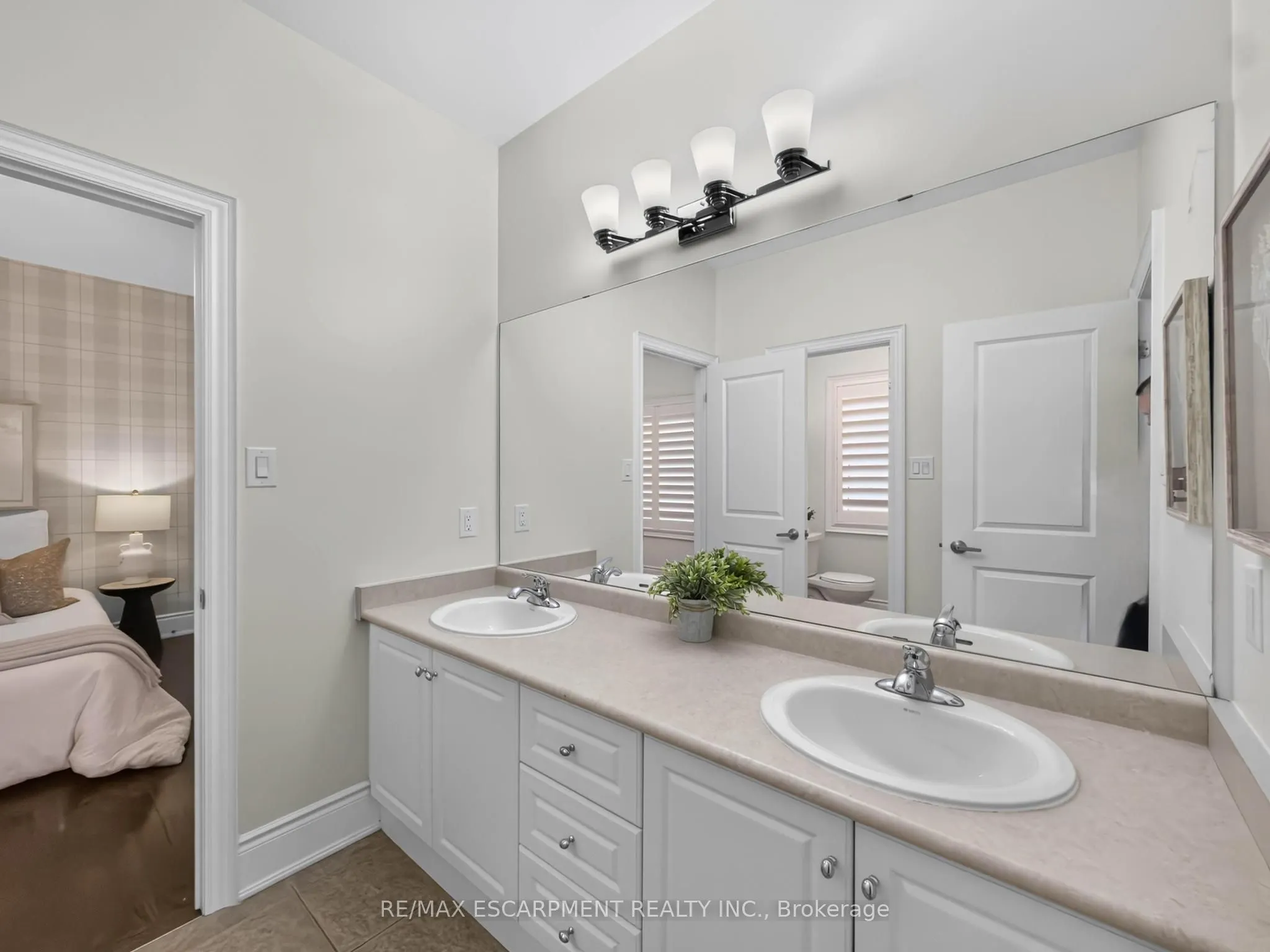 2121 Blackforest Crescent