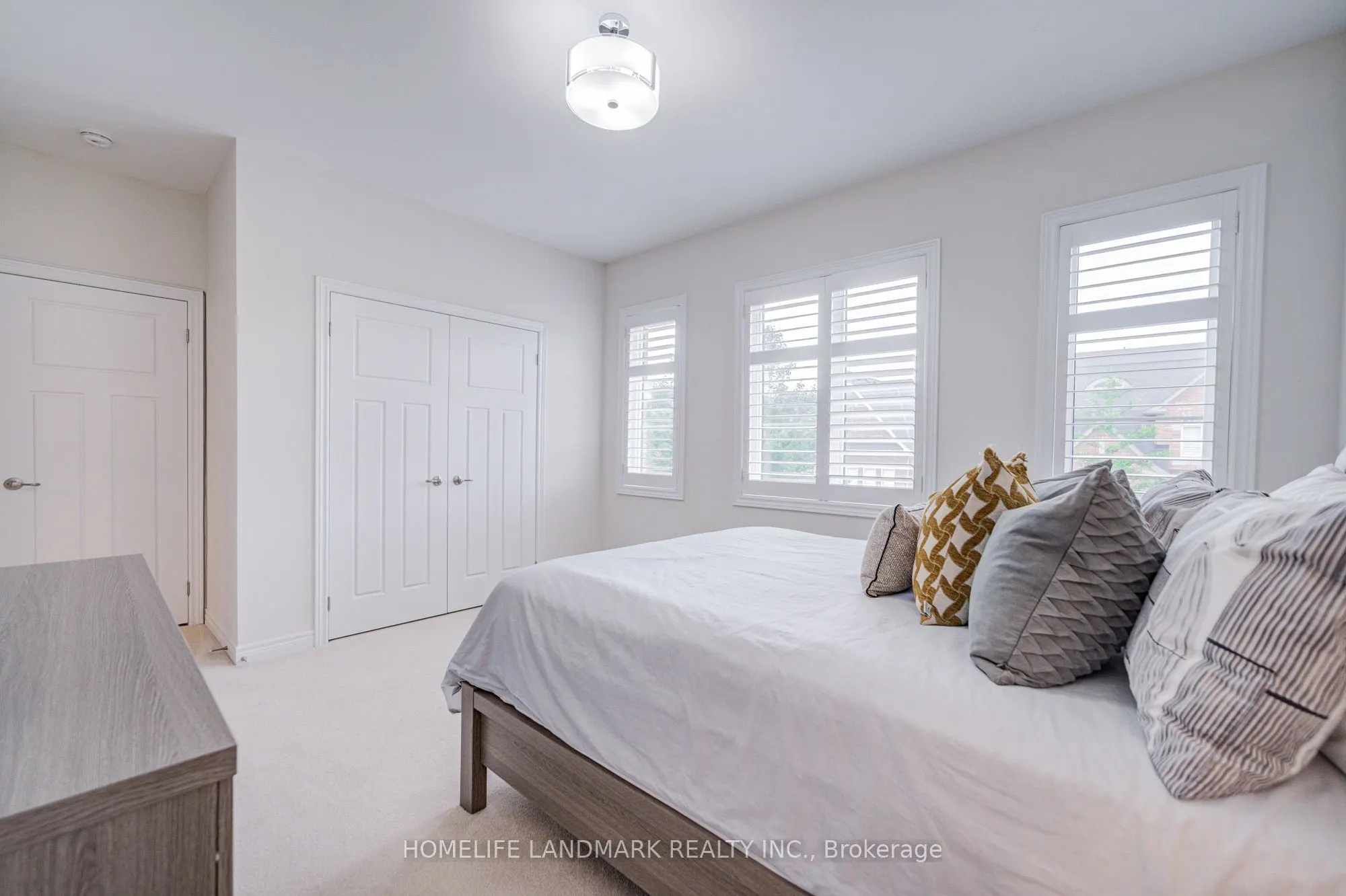 95 Hoey Crescent