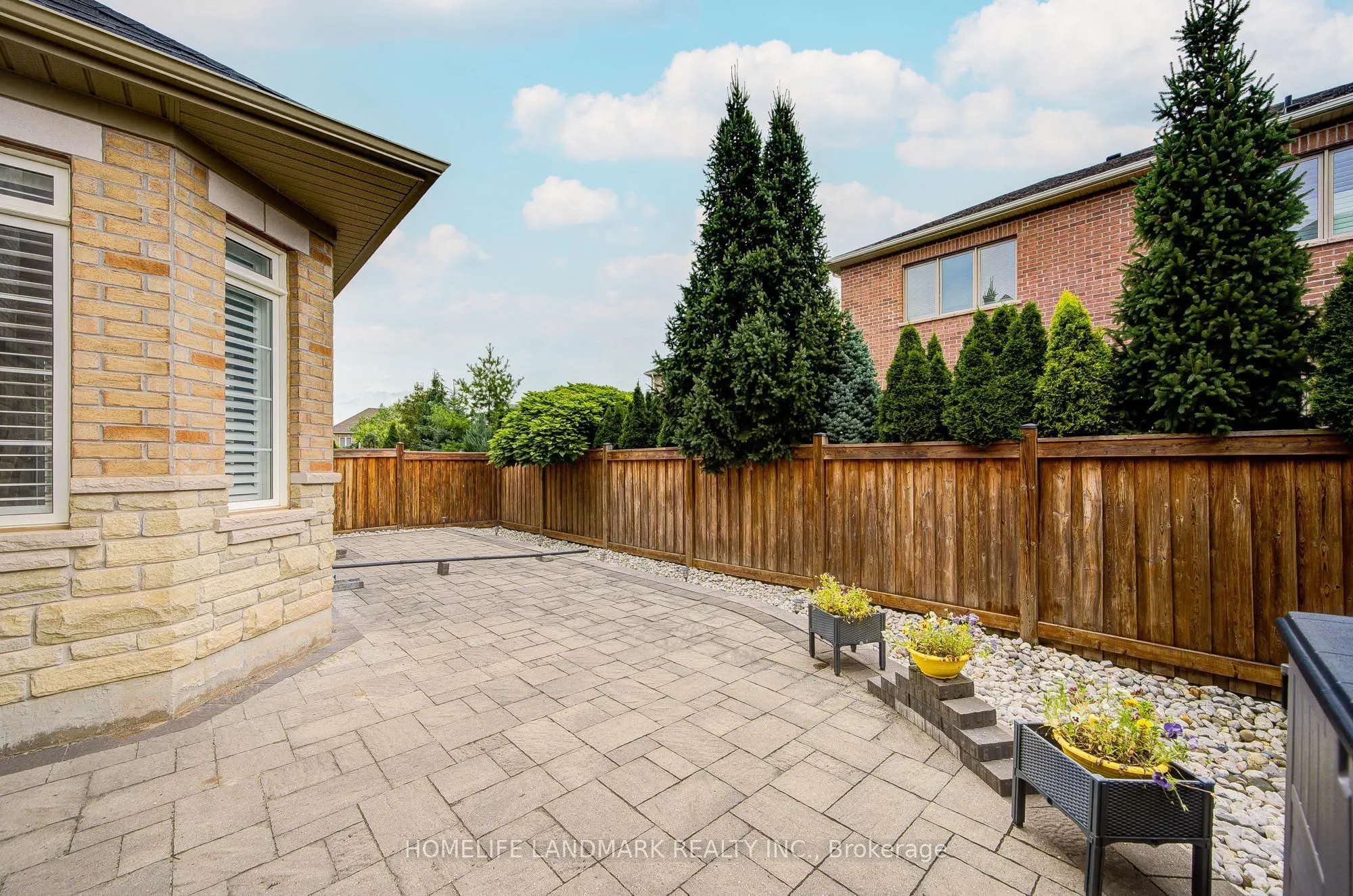 95 Hoey Crescent
