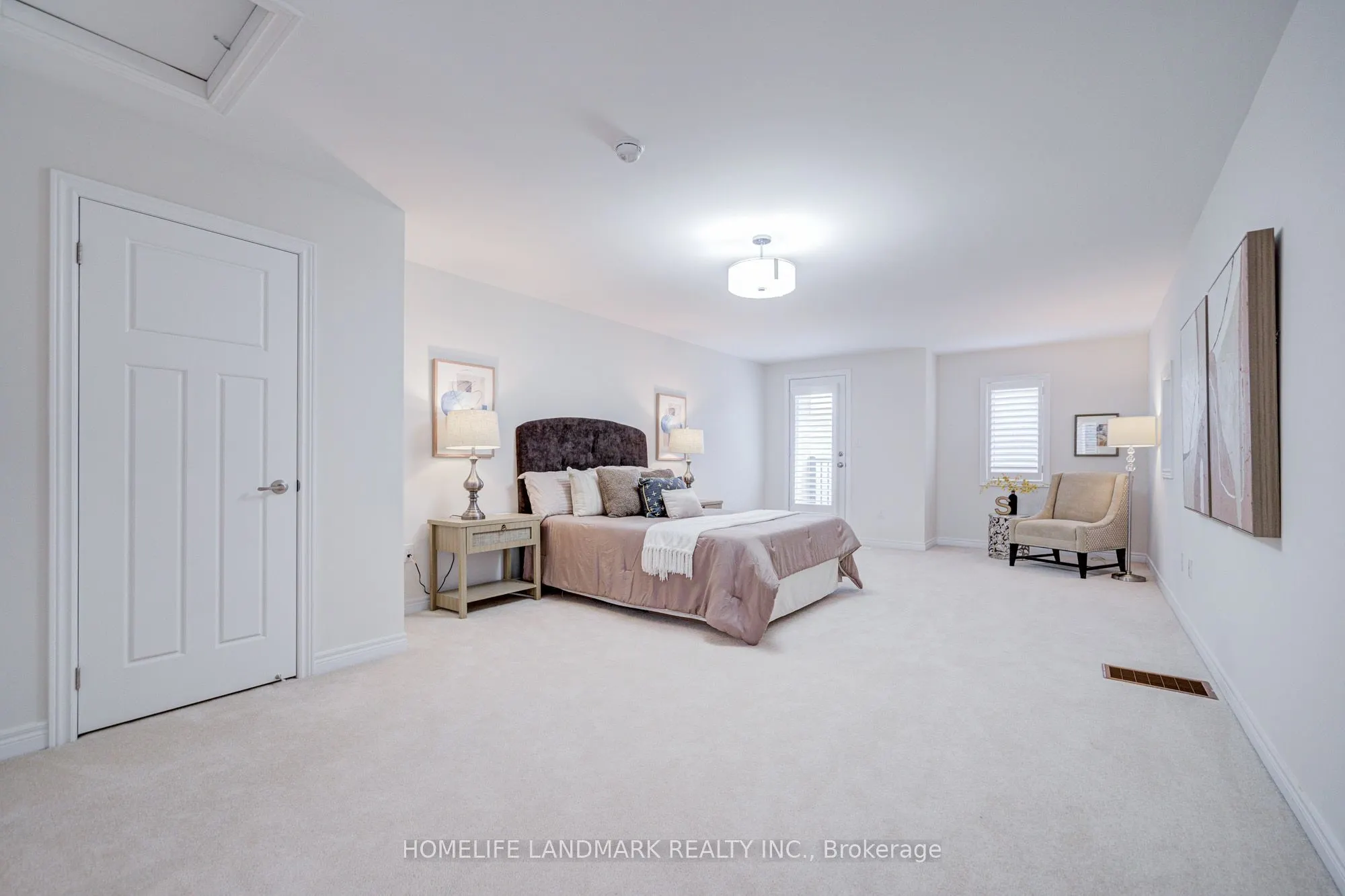 95 Hoey Crescent