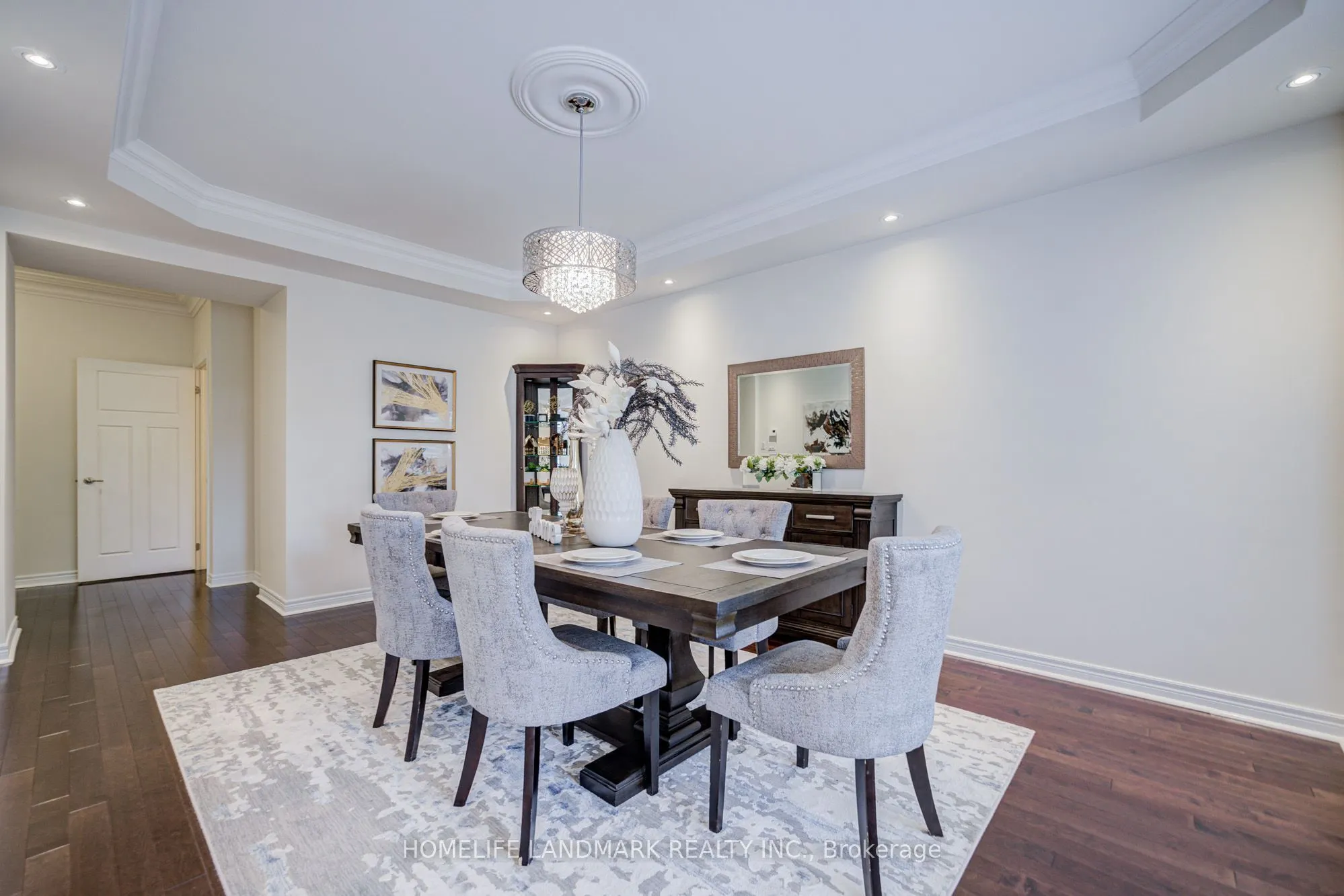 95 Hoey Crescent