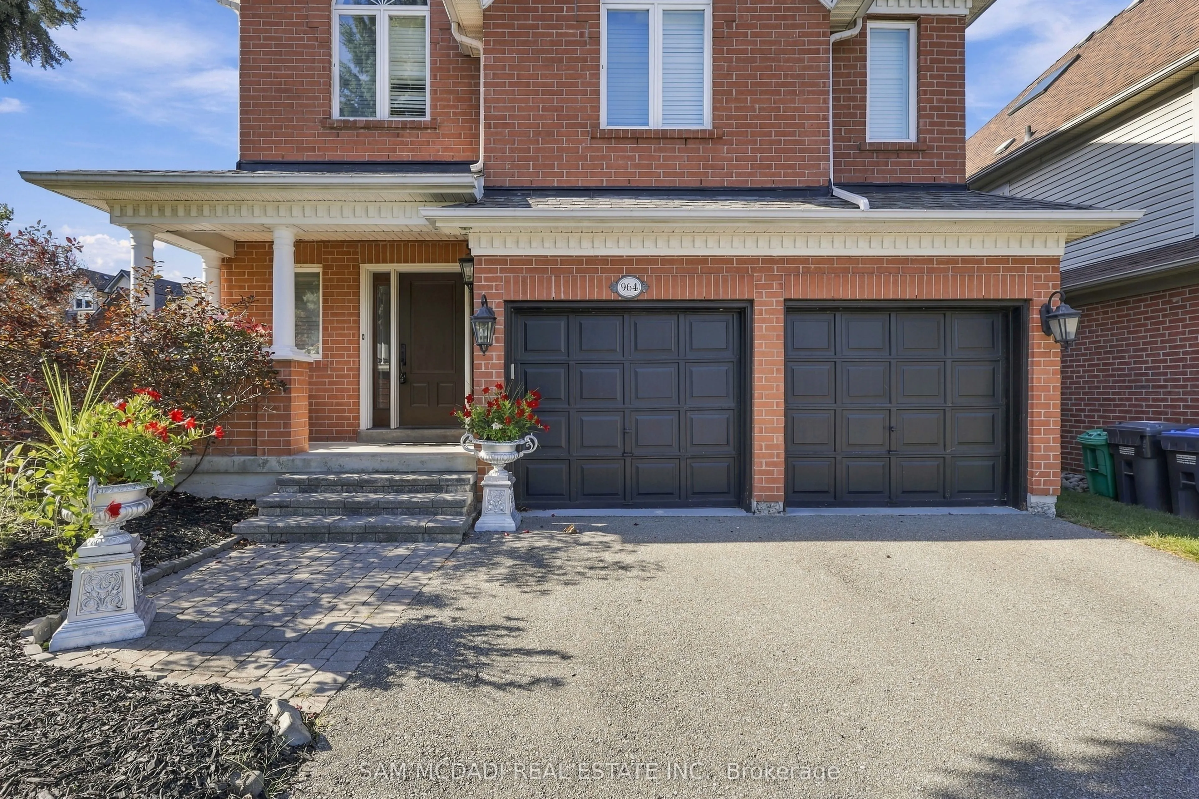 964 Queen Street W