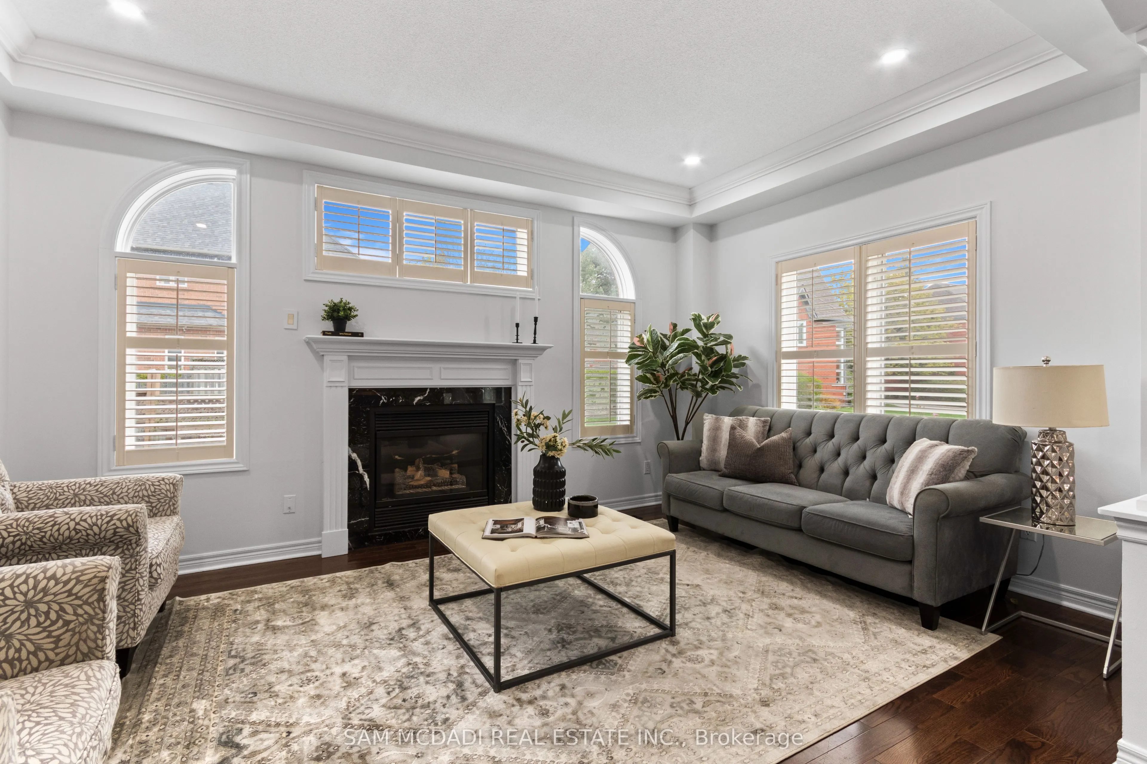964 Queen Street W