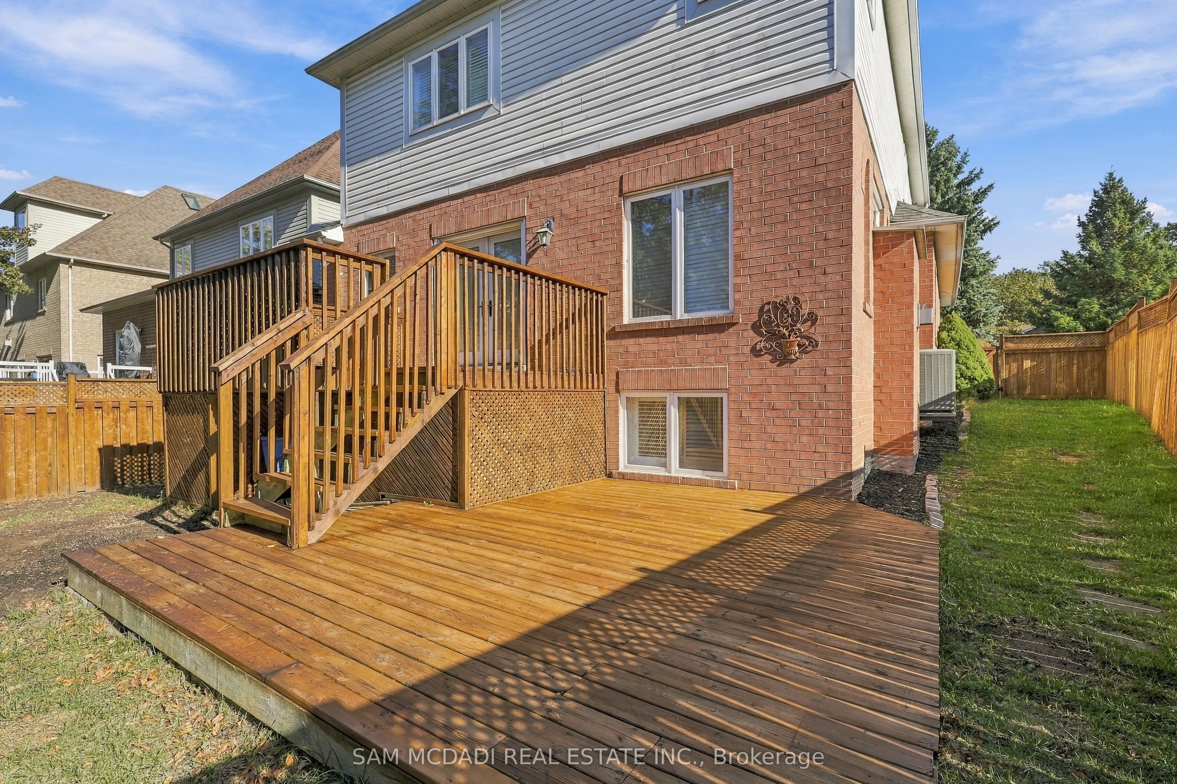 964 Queen Street W
