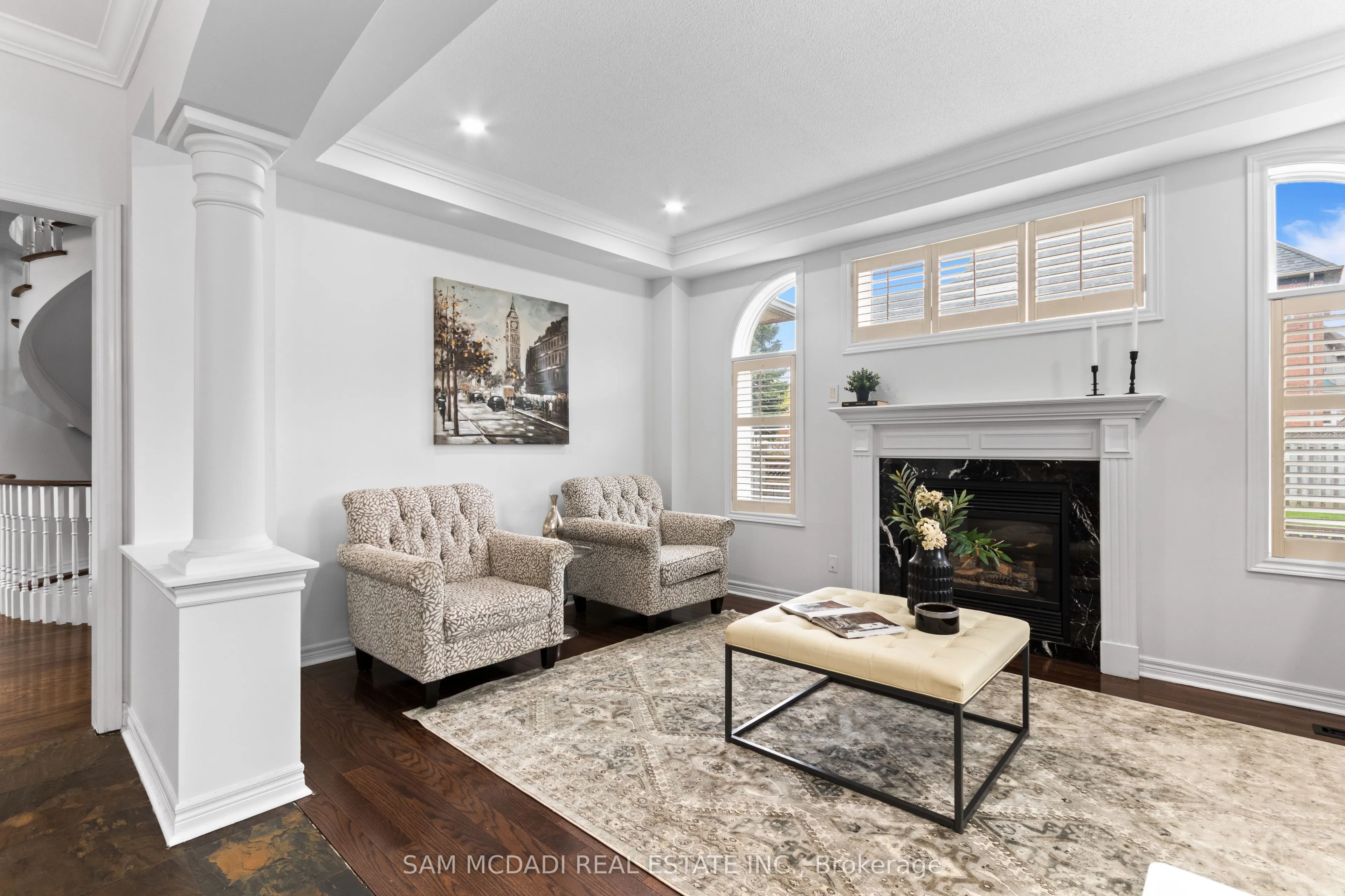 964 Queen Street W