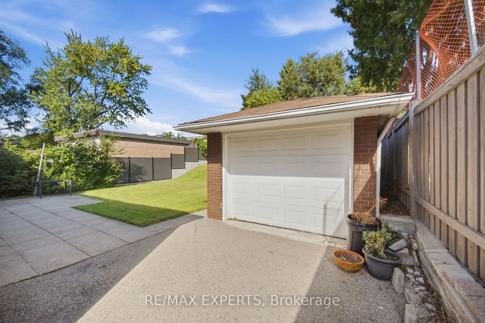 90 Heathrow Drive