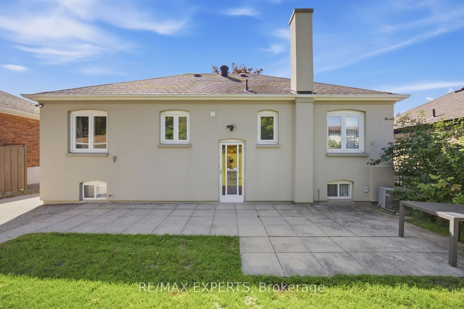 90 Heathrow Drive