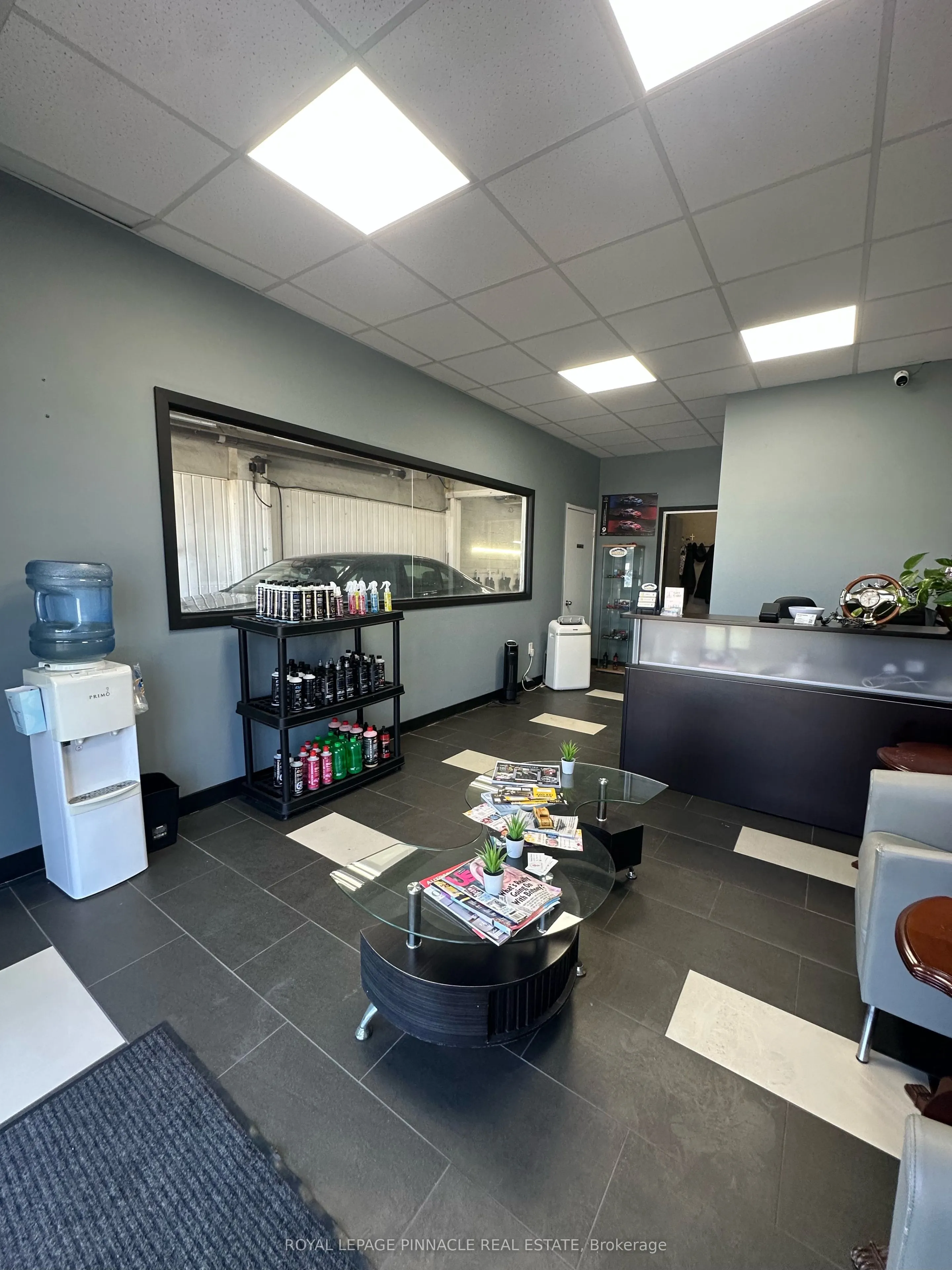 2292 Dundas Street W #B