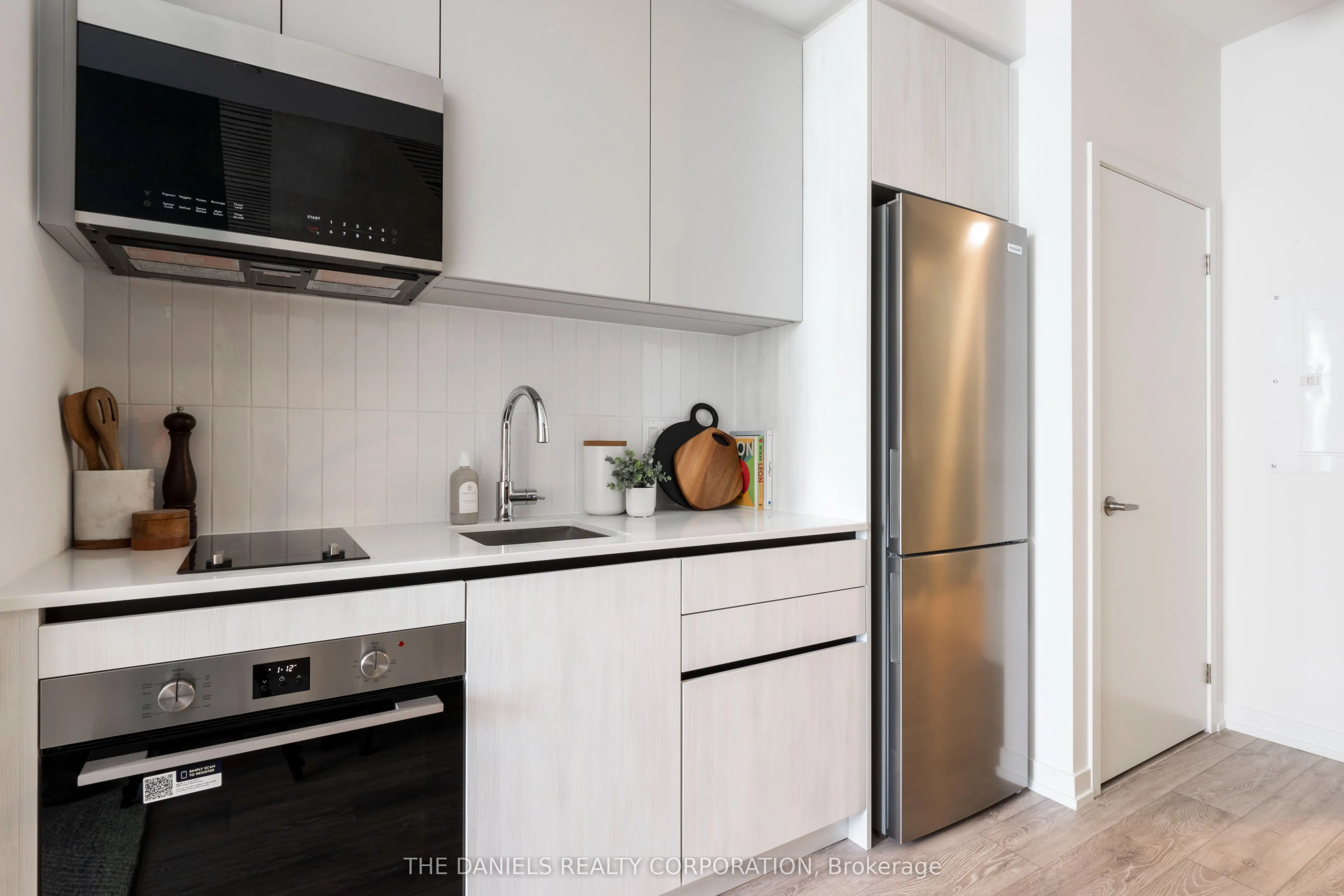 2485 Eglinton Avenue W #807