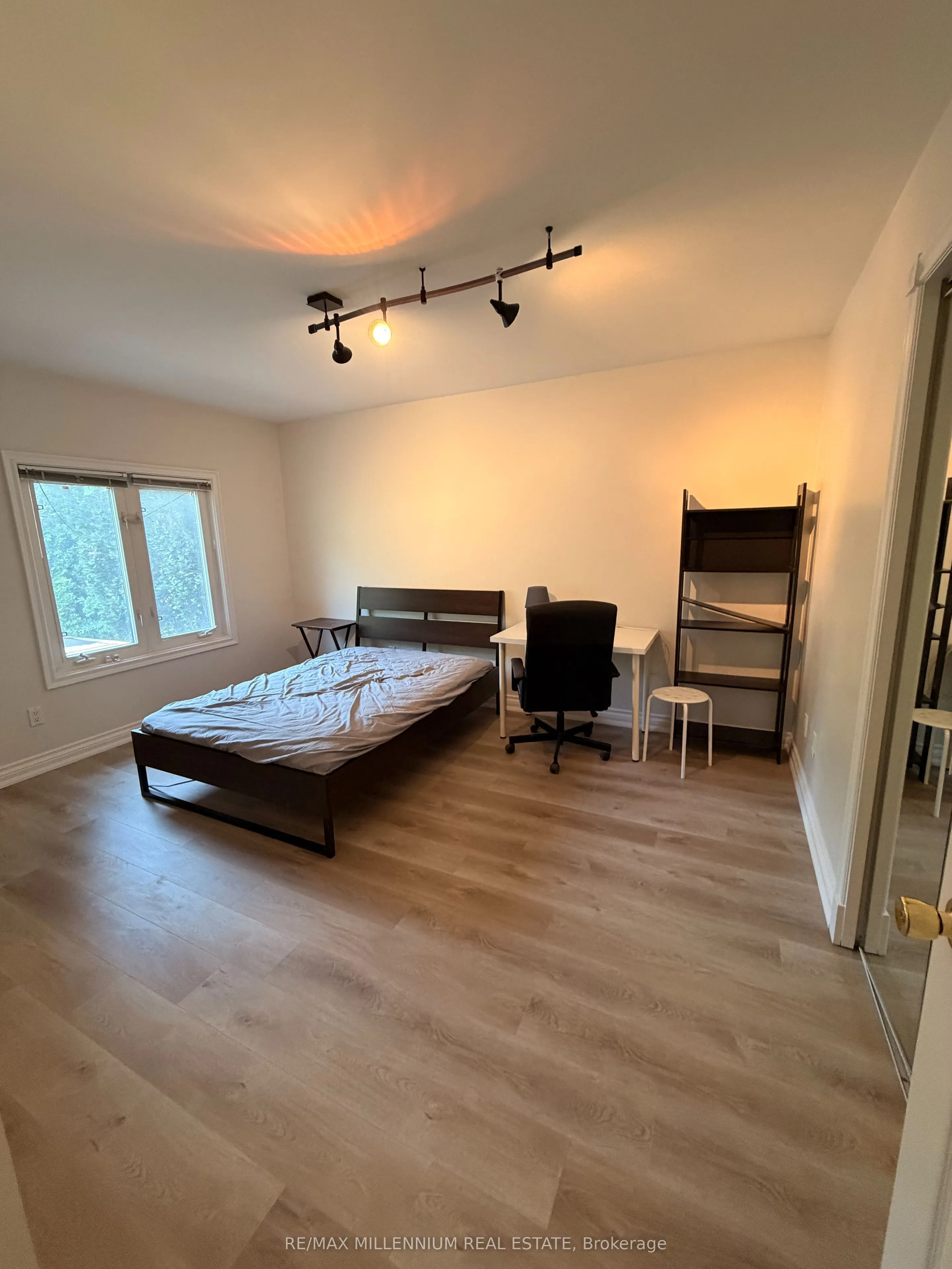 3501 Kingbird Court