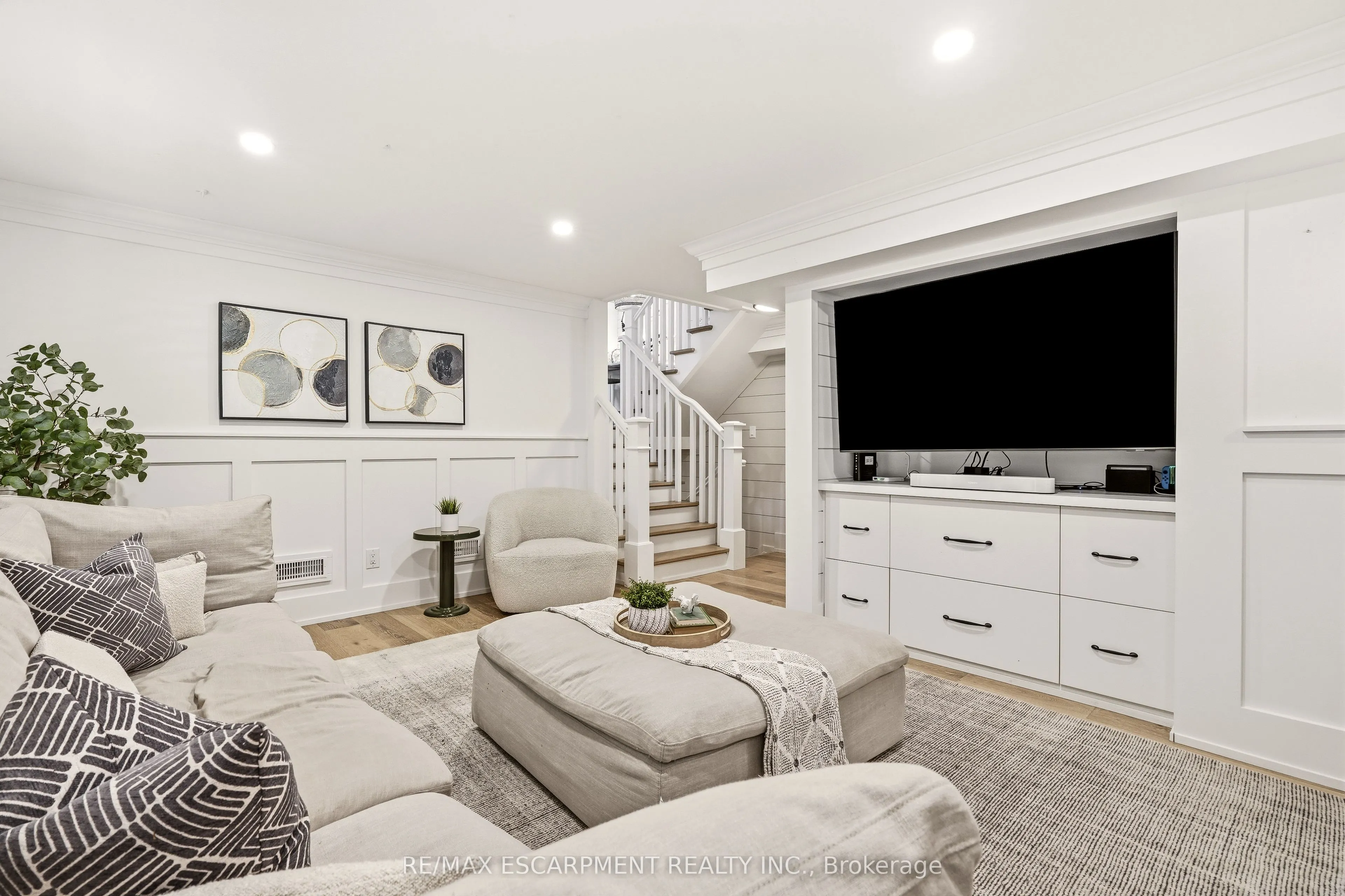 330 Camelot Court