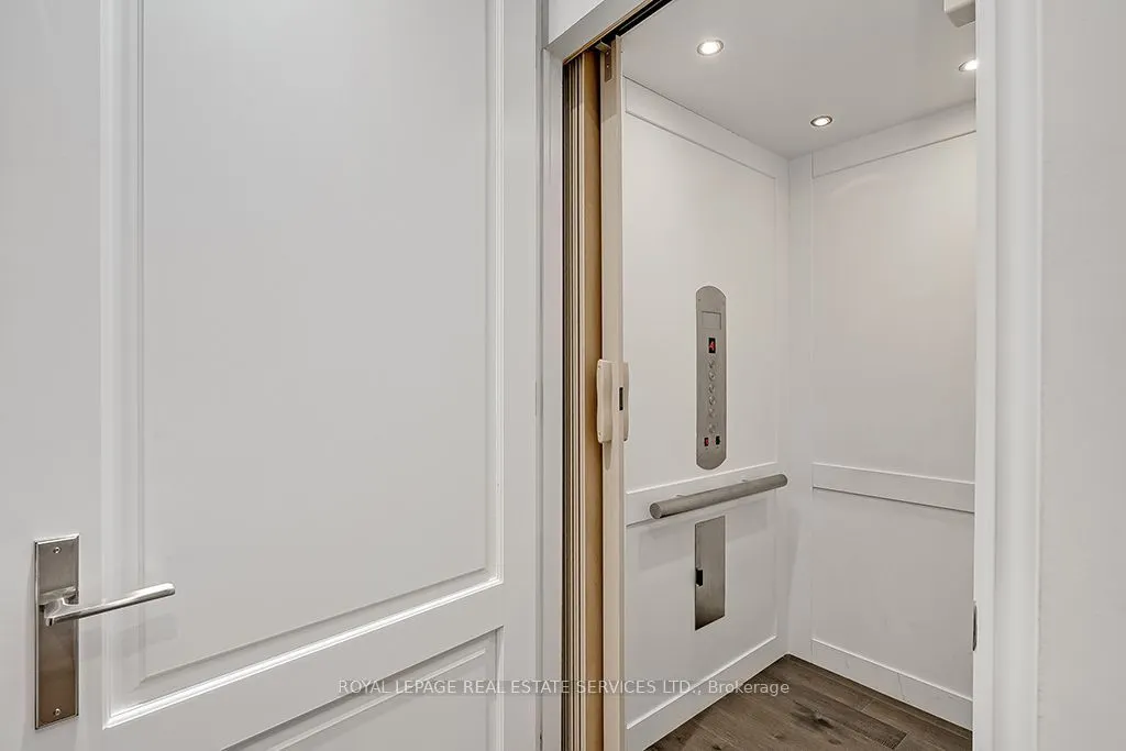 210 DORVAL Drive