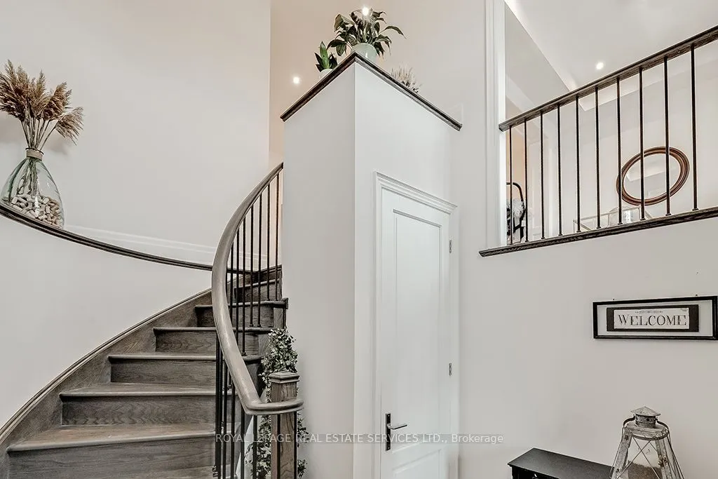 210 DORVAL Drive
