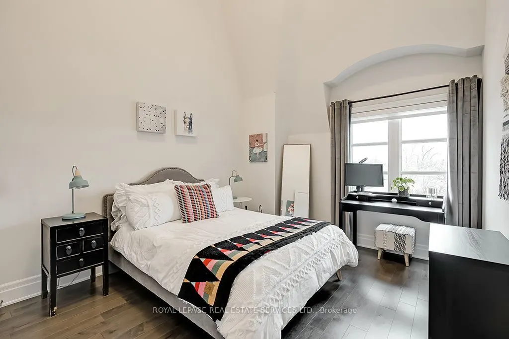 210 DORVAL Drive