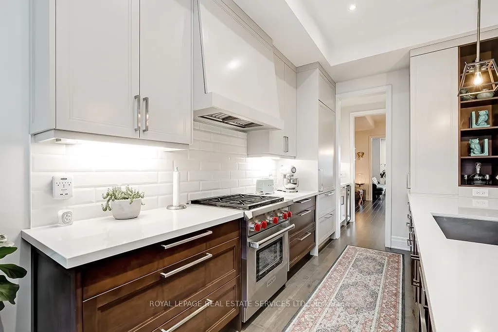 210 DORVAL Drive