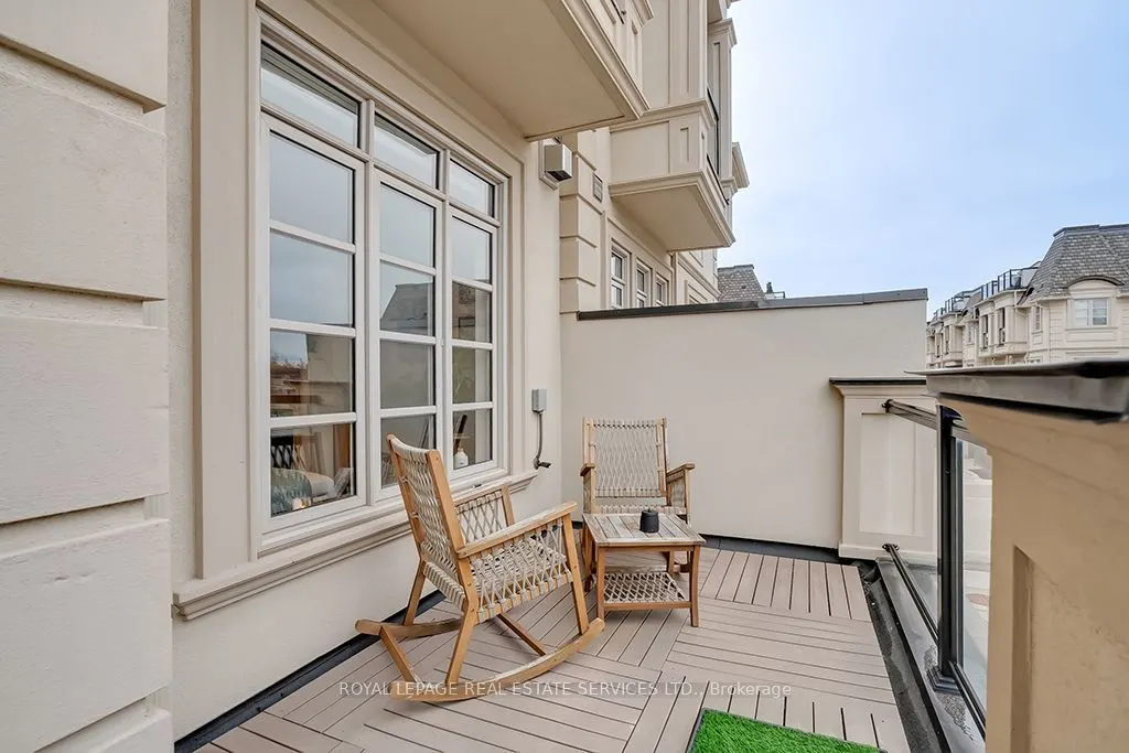 210 DORVAL Drive