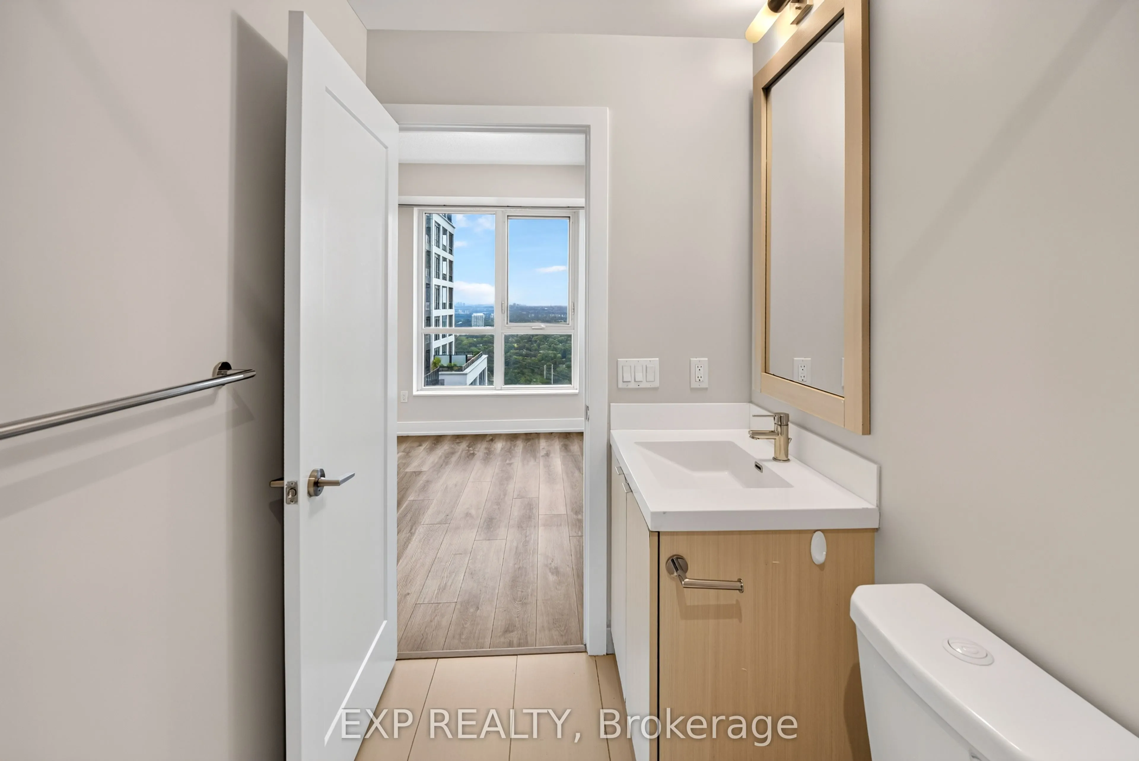 7 Mabelle Avenue #3807